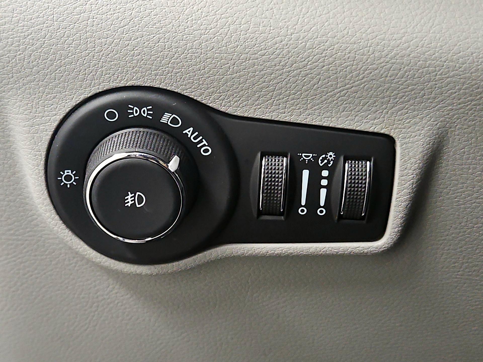 Thumbnail: 2022 Jeep Compass - 13