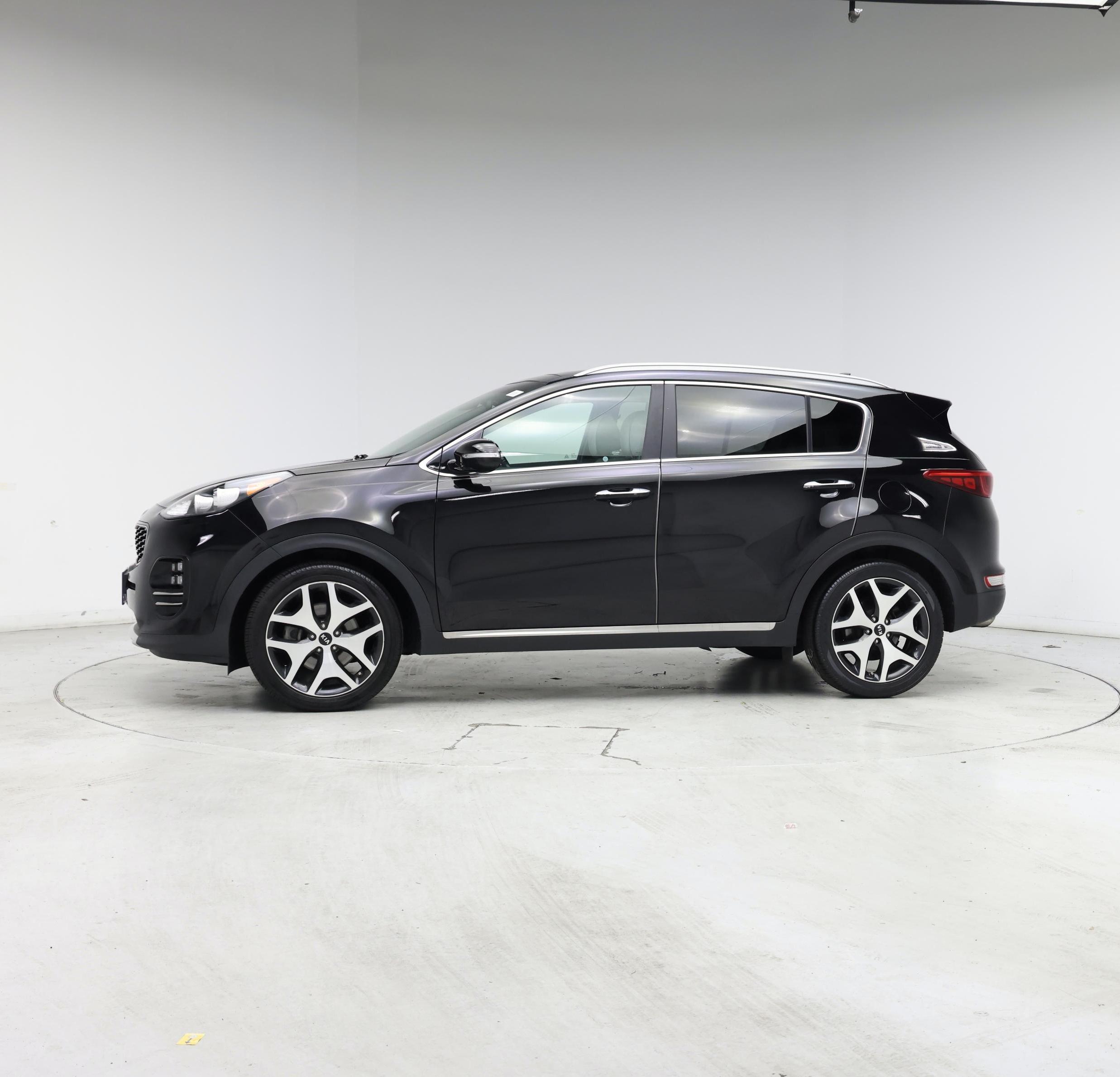 Thumbnail: 2017 Kia Sportage - 3
