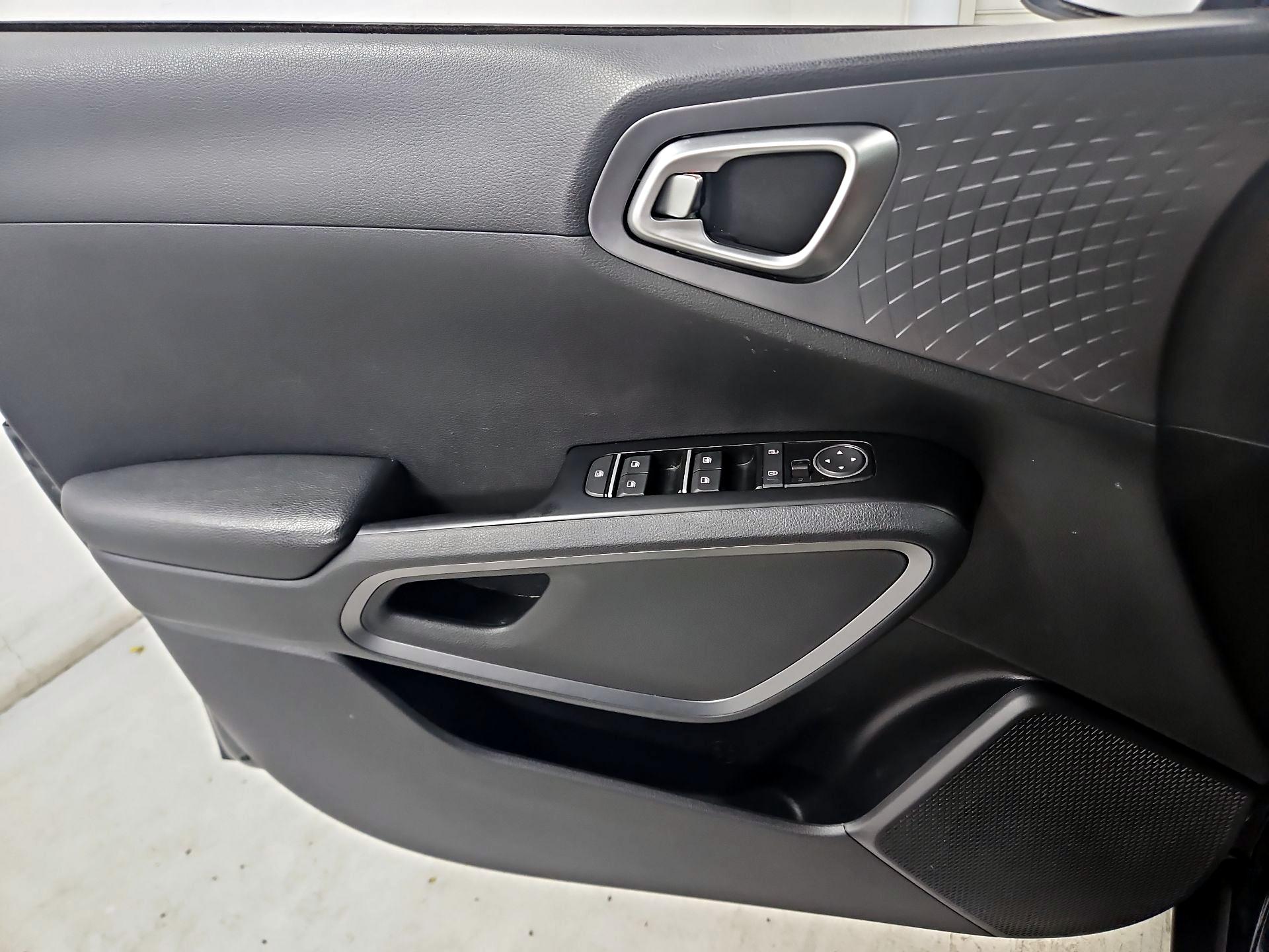 Thumbnail: 2020 Kia Soul - 12