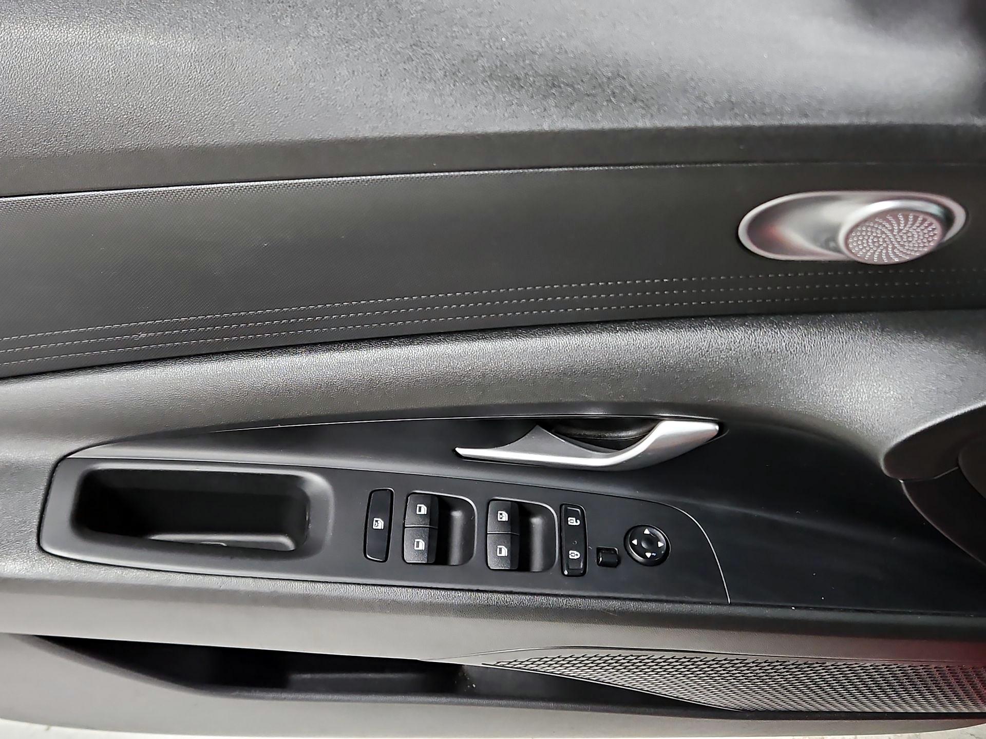 Thumbnail: 2022 Hyundai Elantra - 12
