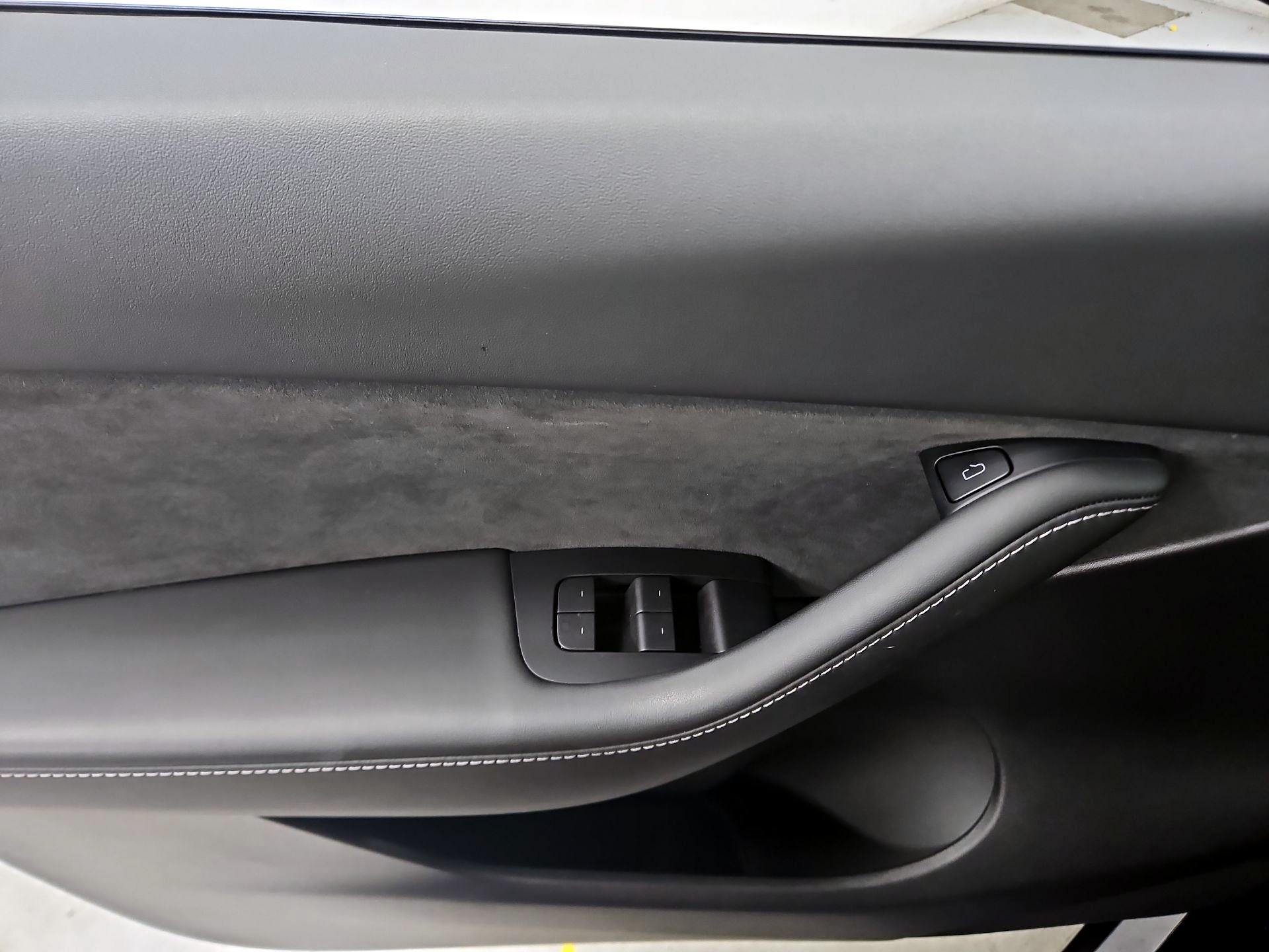 Thumbnail: 2022 Tesla Model Y - 12