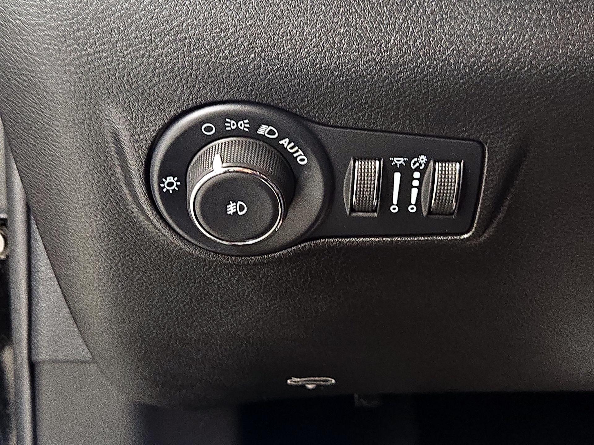 Thumbnail: 2022 Jeep Compass - 13
