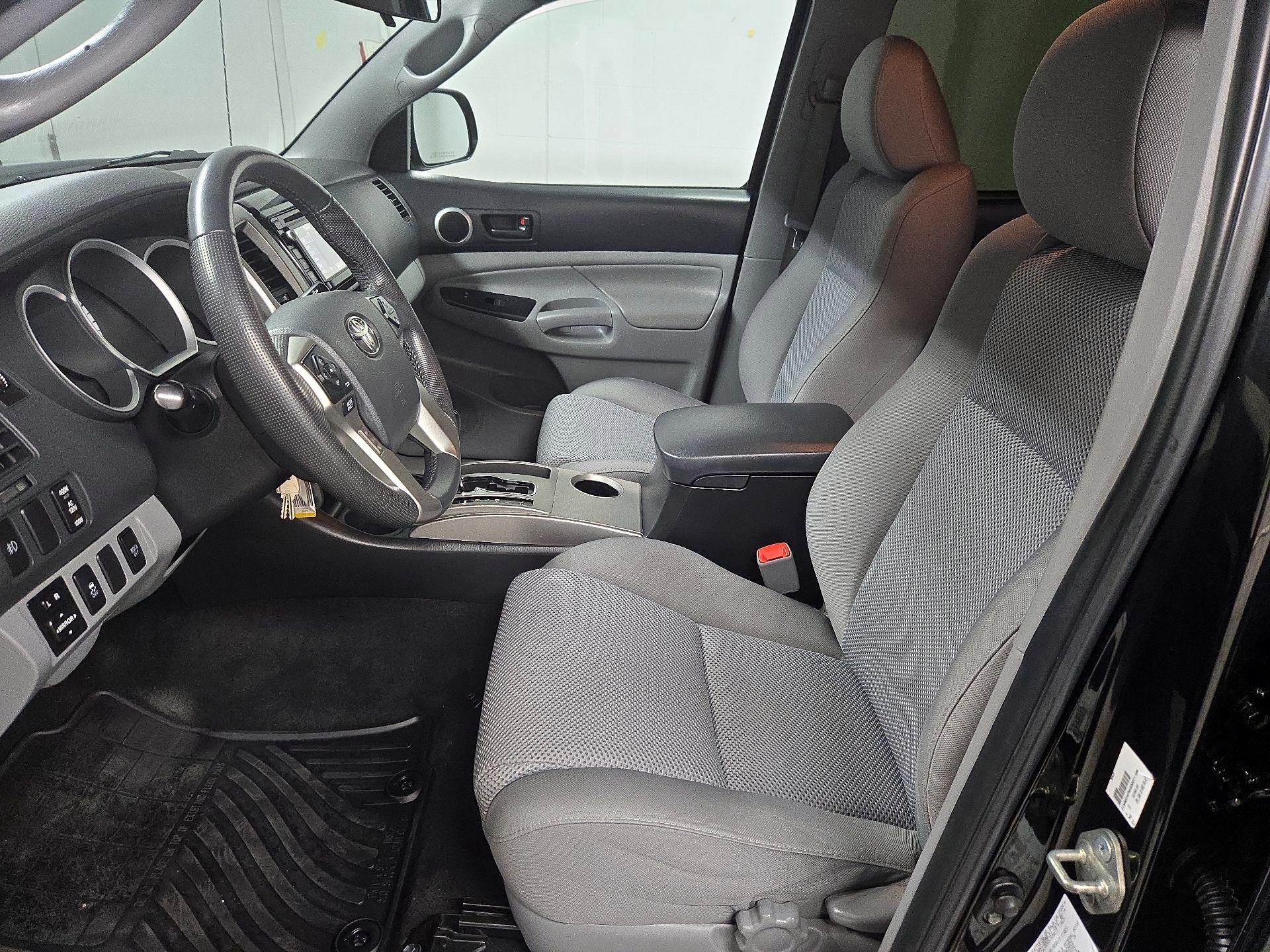 Thumbnail: 2014 Toyota Tacoma - 11