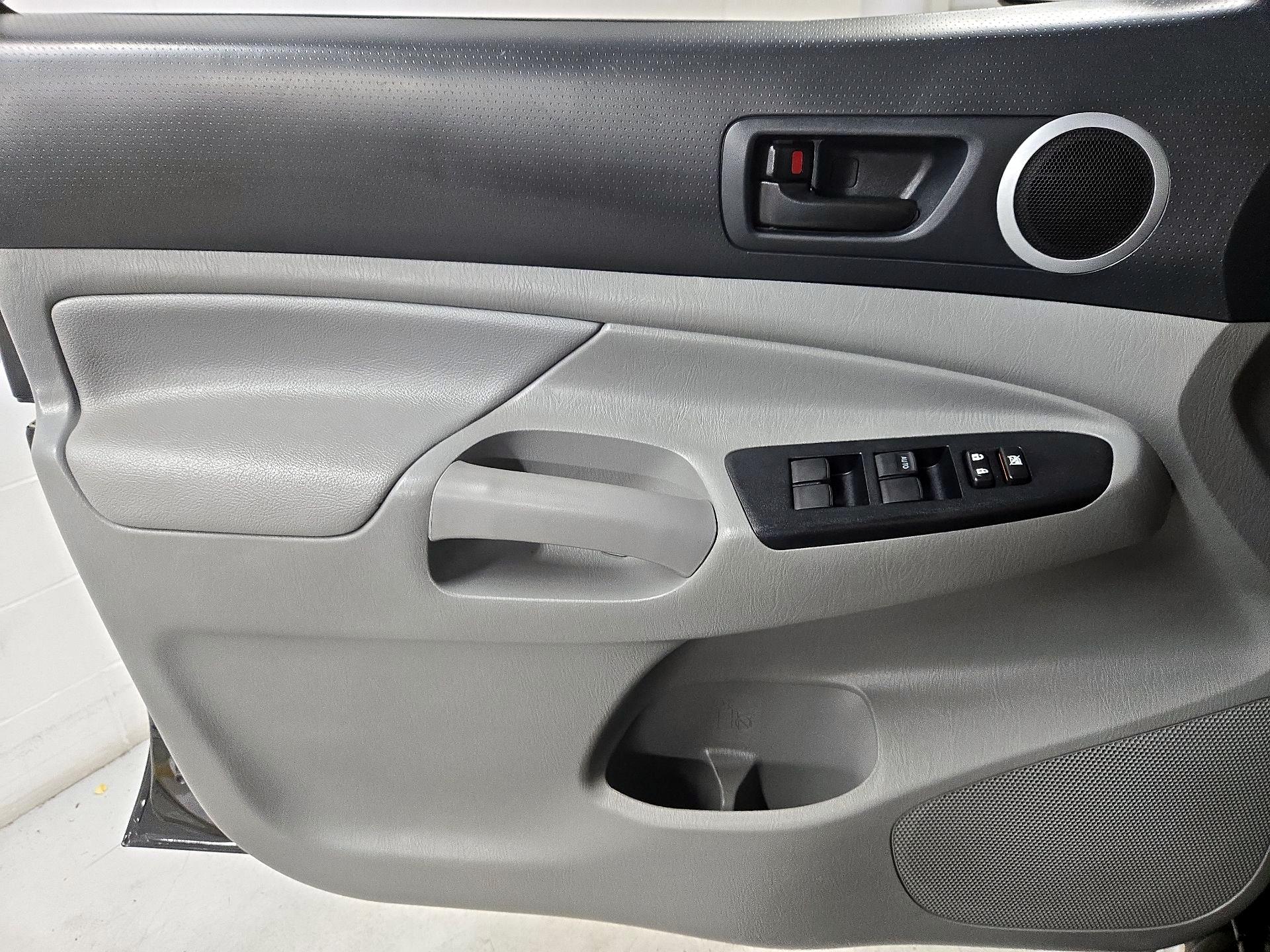 Thumbnail: 2014 Toyota Tacoma - 12