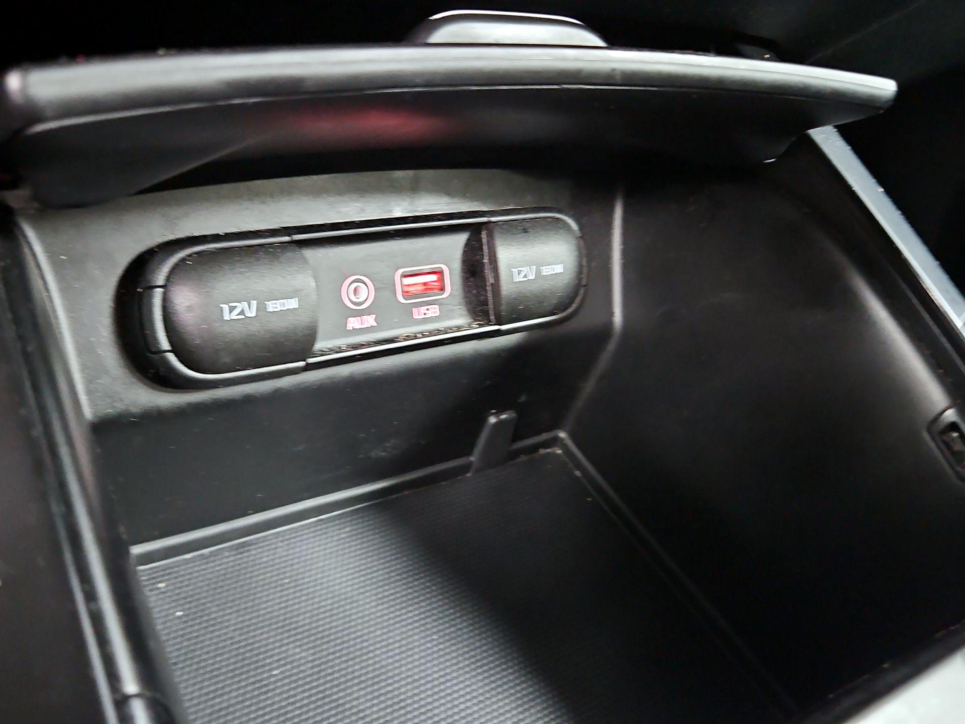 Thumbnail: 2019 Kia Sorento - 18