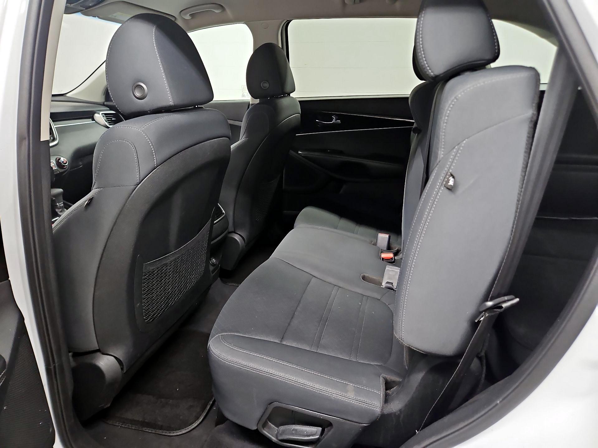 Thumbnail: 2019 Kia Sorento - 19