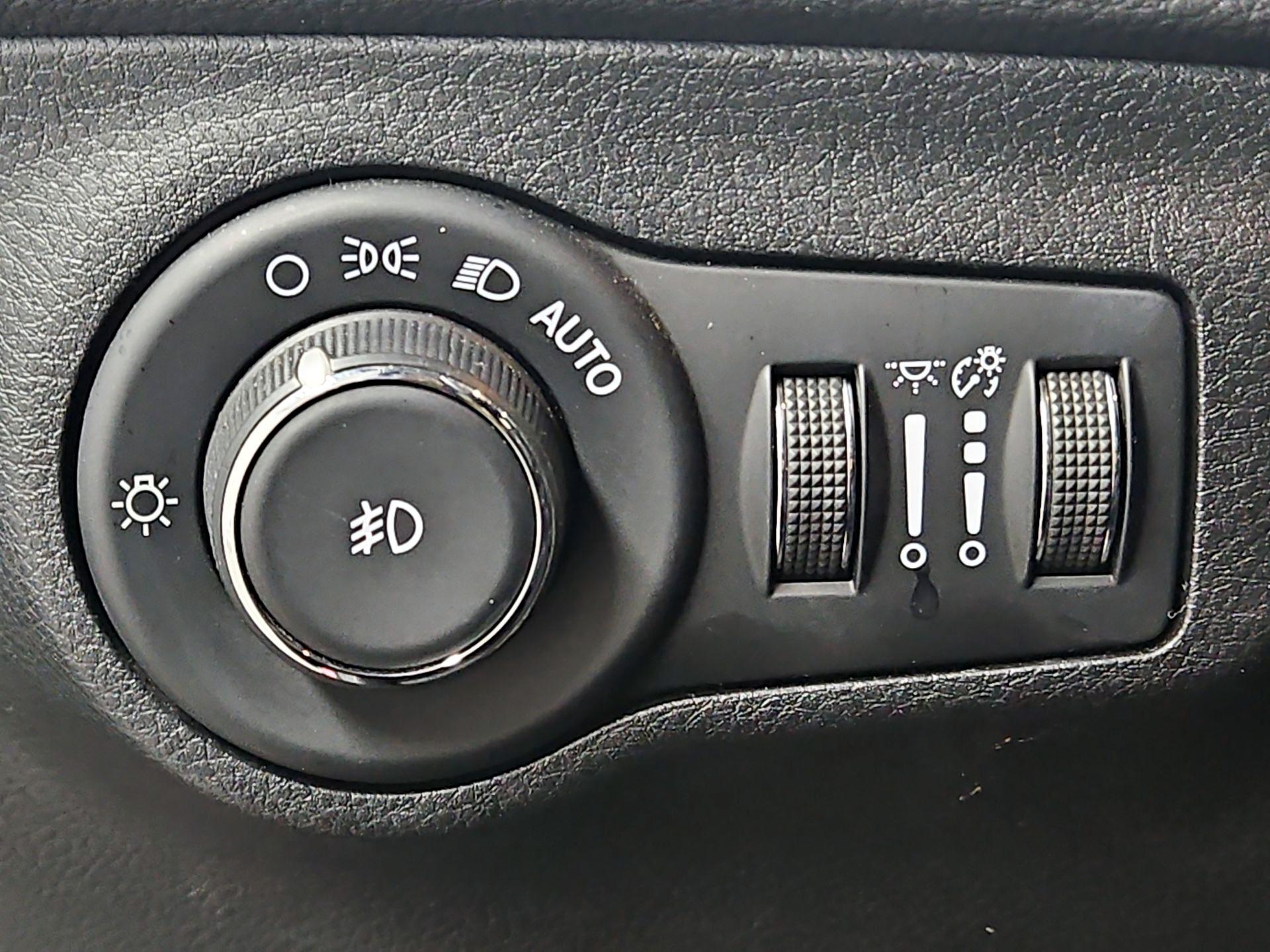 Thumbnail: 2018 Jeep Compass - 13