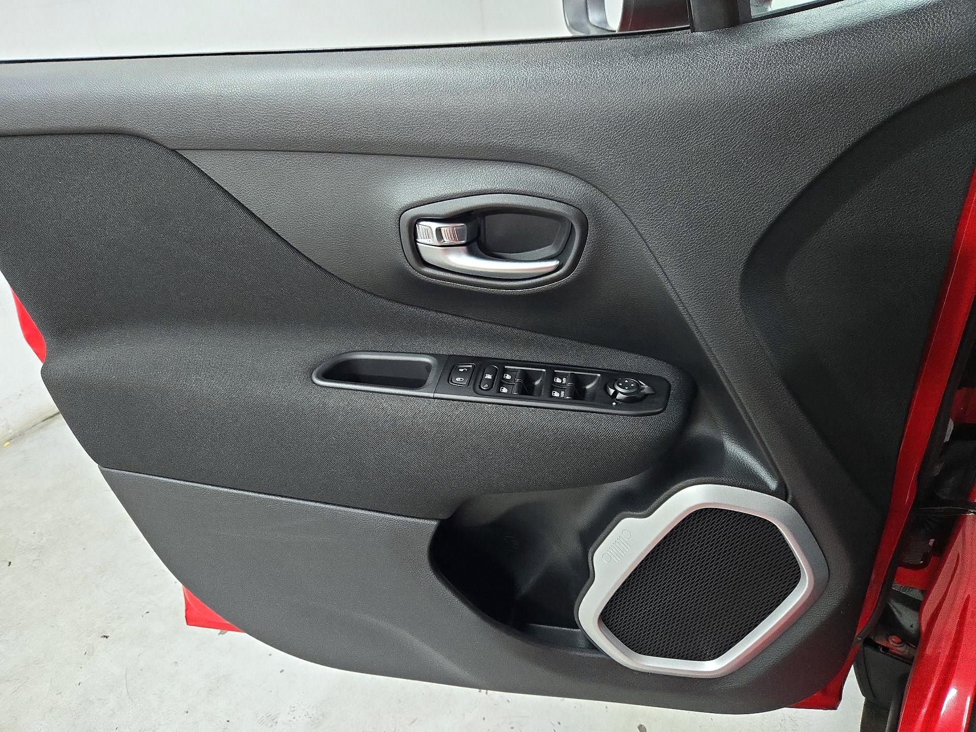 Thumbnail: 2021 Jeep Renegade - 12