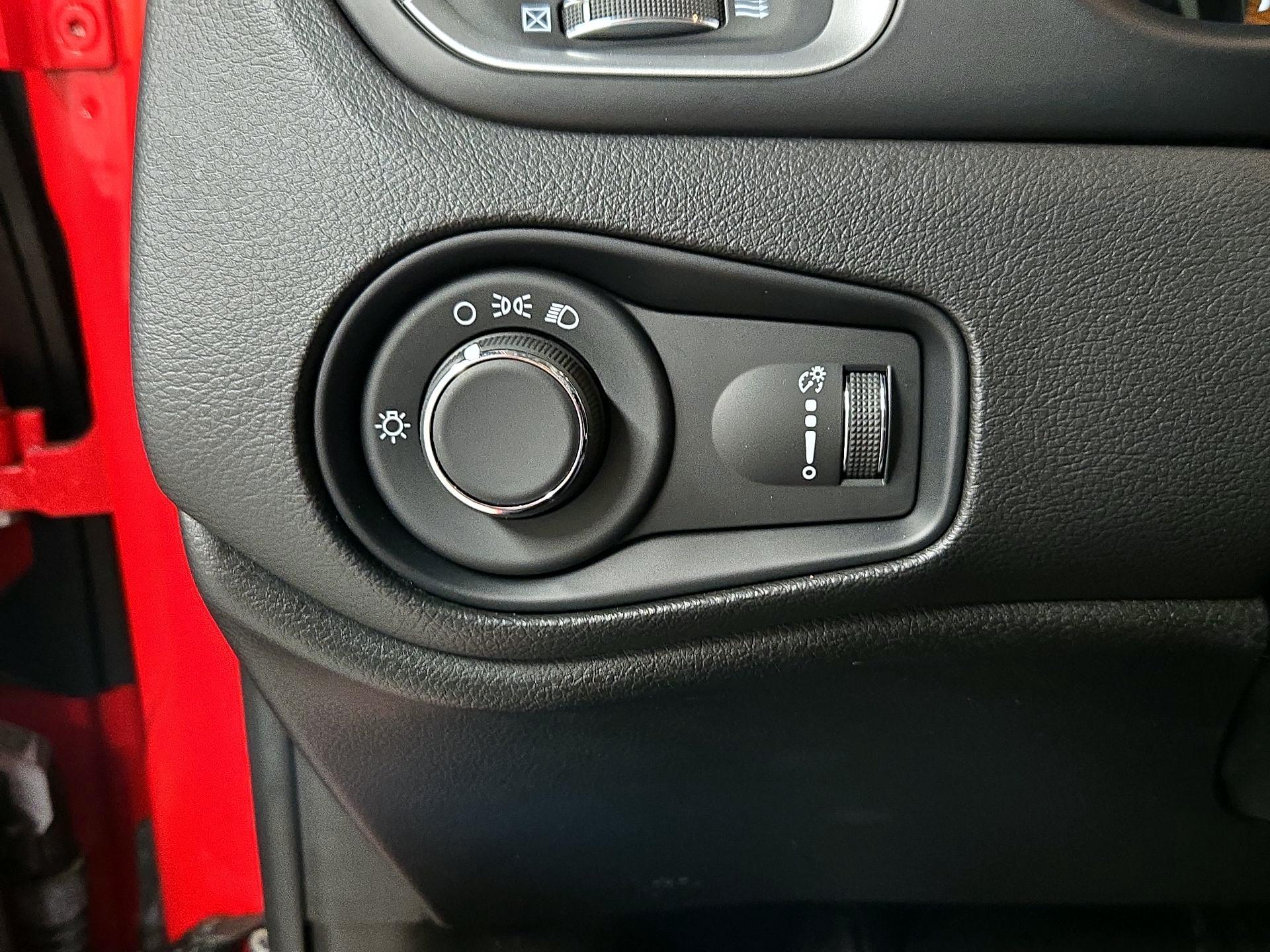Thumbnail: 2021 Jeep Renegade - 13