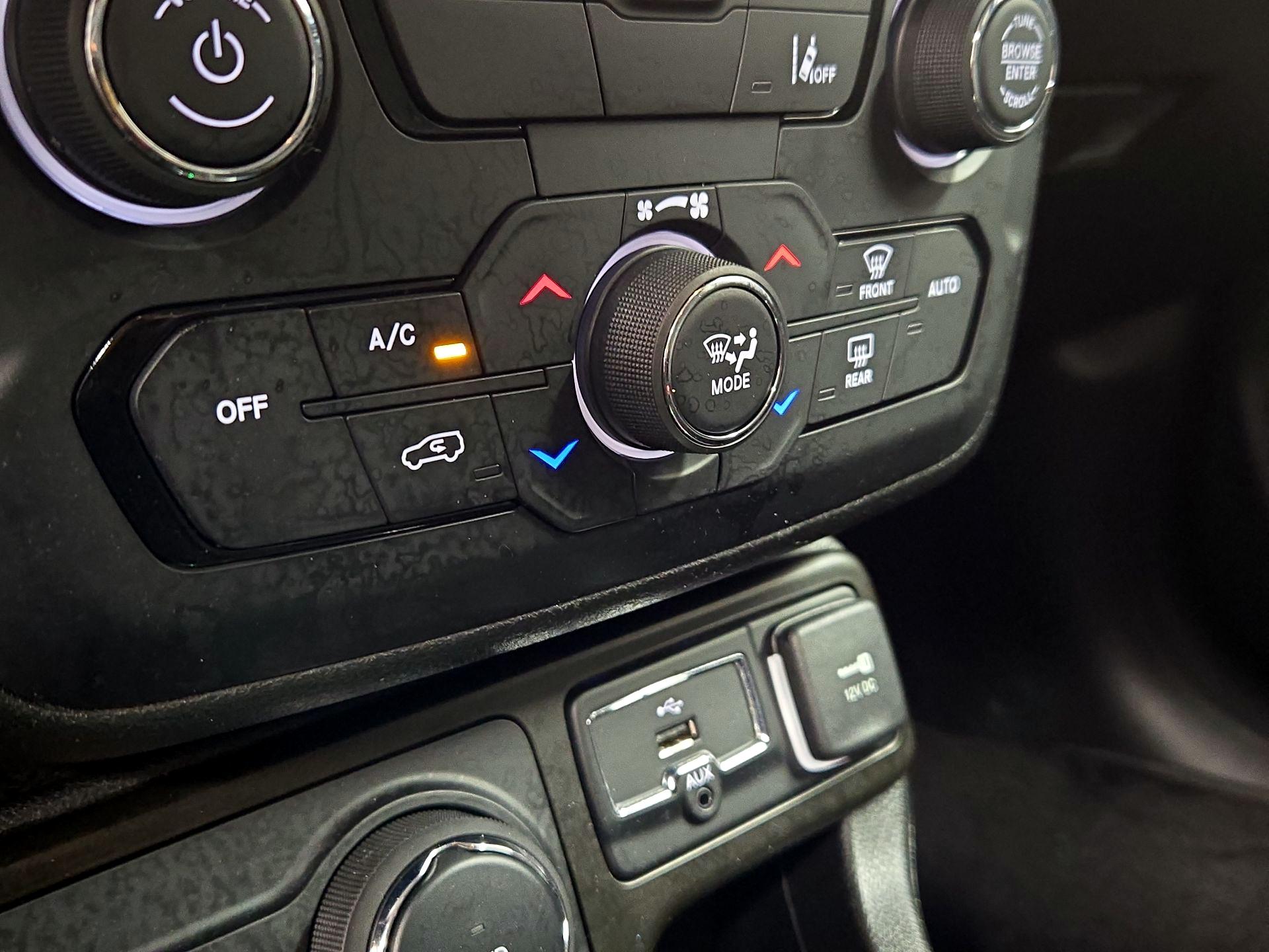 Thumbnail: 2021 Jeep Renegade - 16