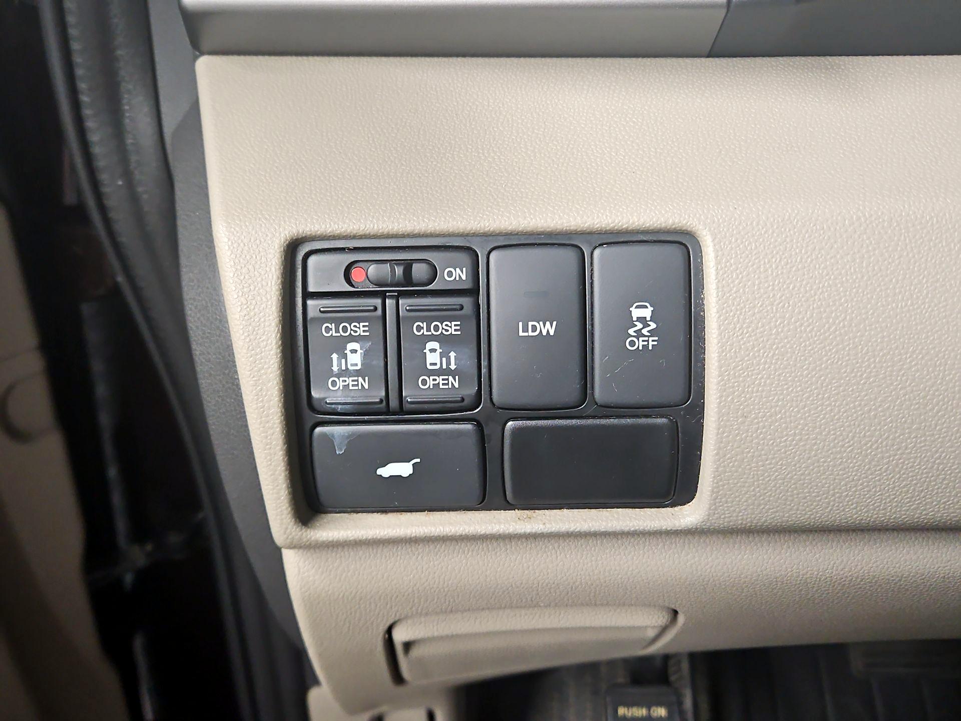 Thumbnail: 2015 Honda Odyssey - 13
