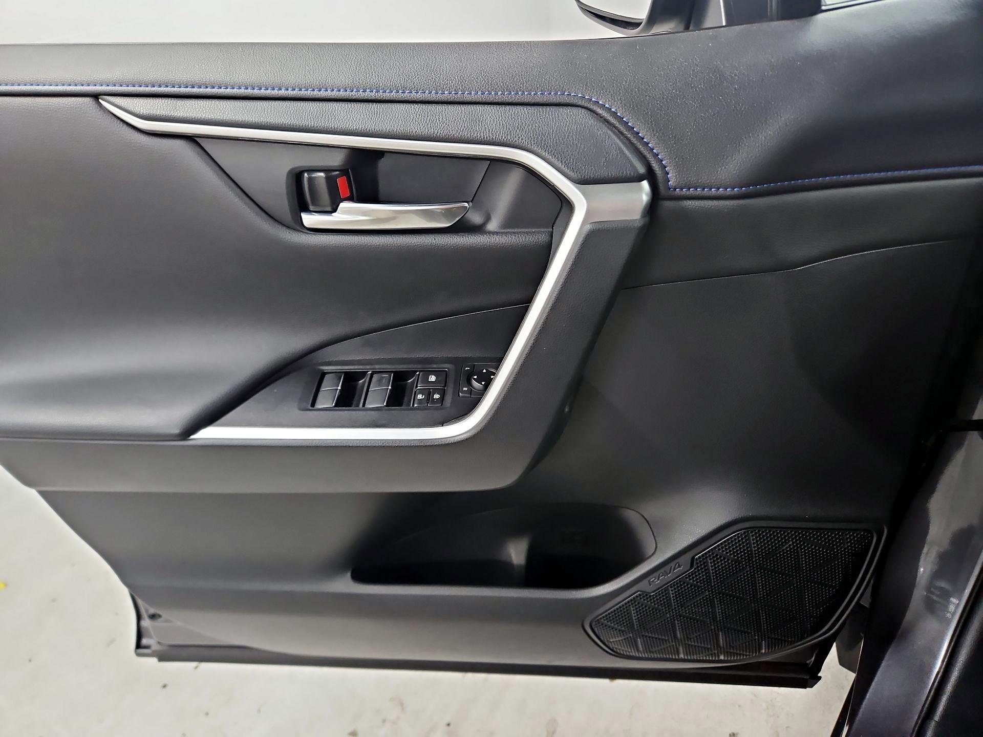 Thumbnail: 2021 Toyota RAV4 - 12