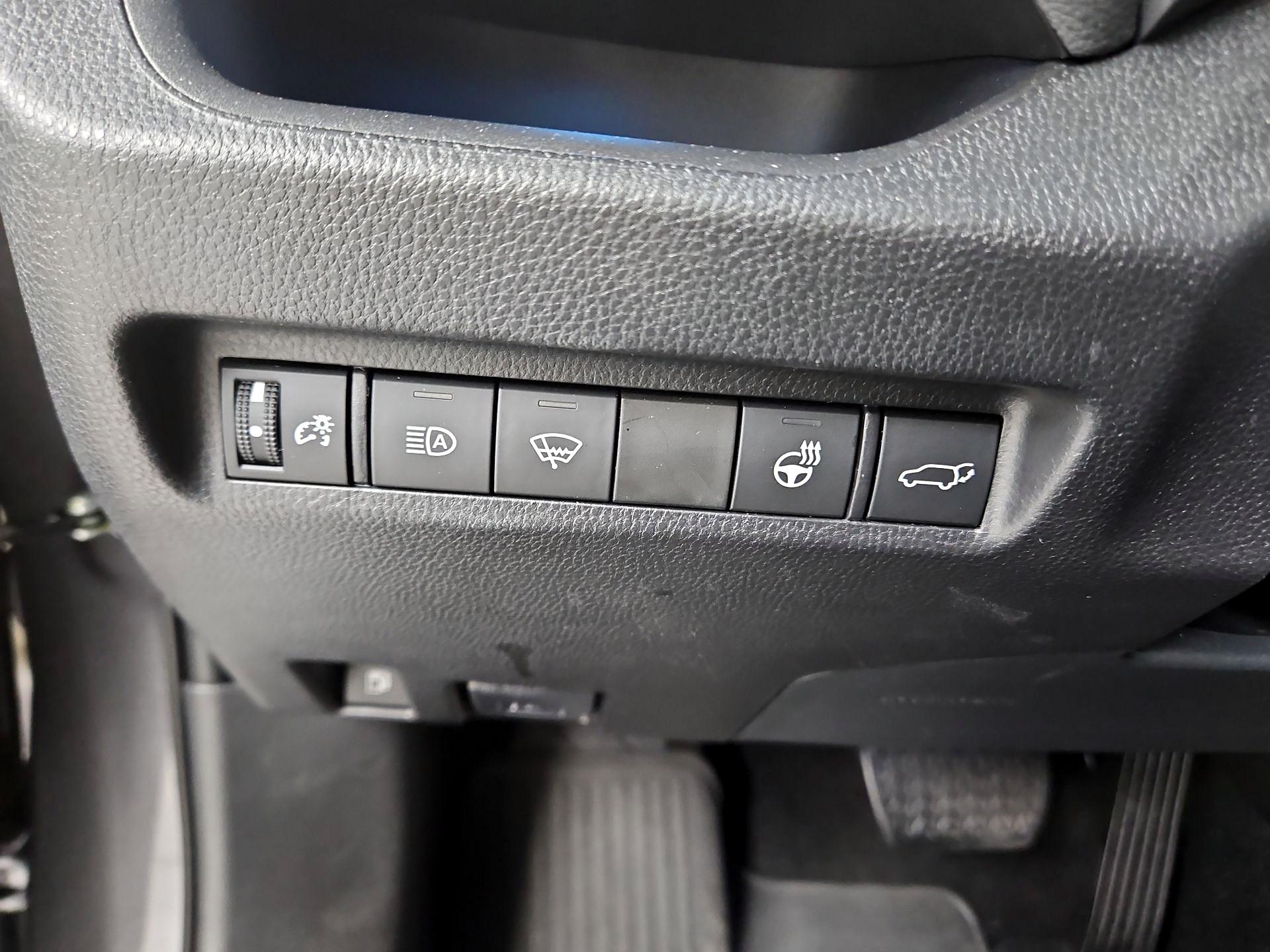 Thumbnail: 2021 Toyota RAV4 - 13