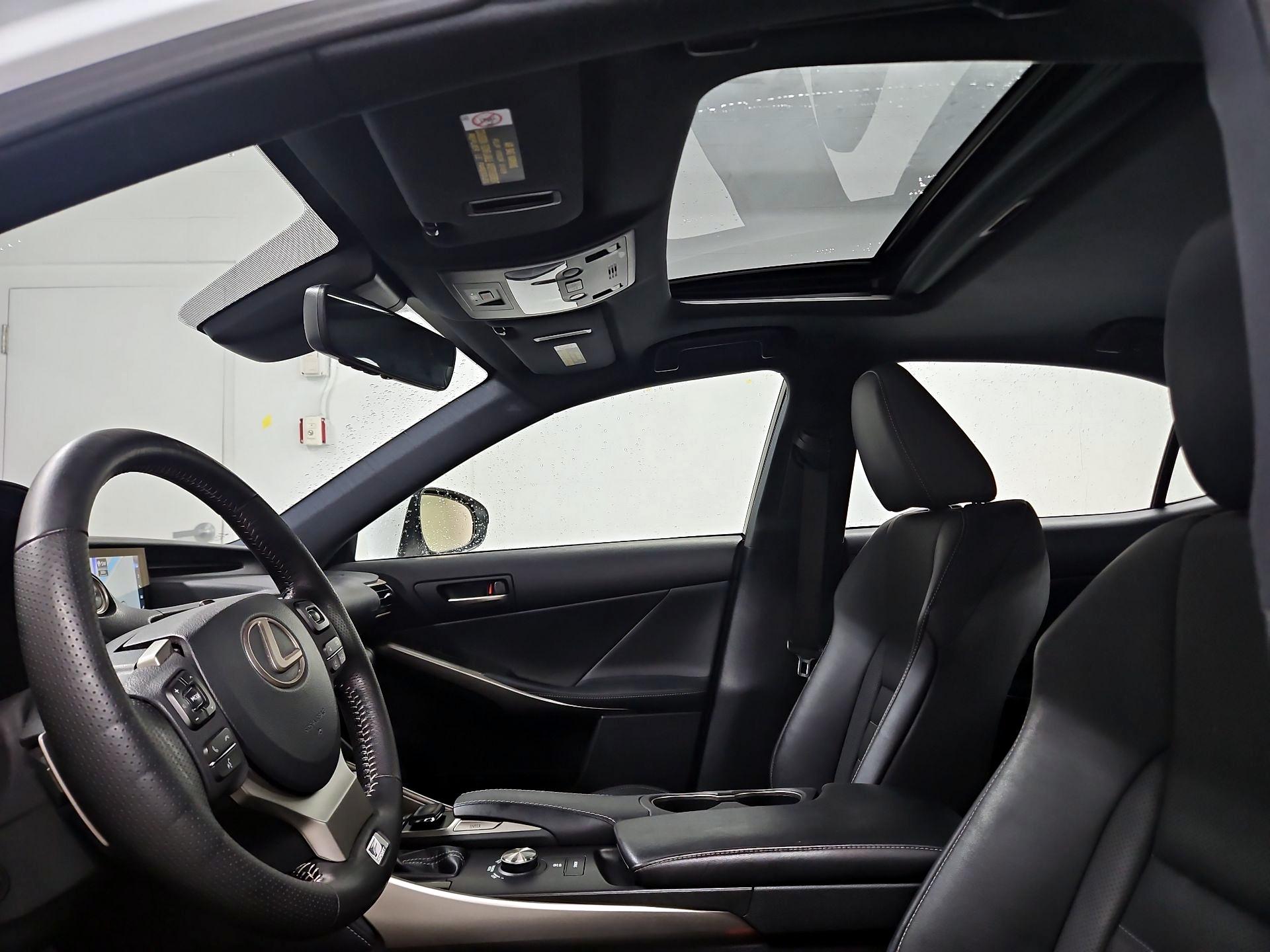 Thumbnail: 2018 Lexus IS - 20