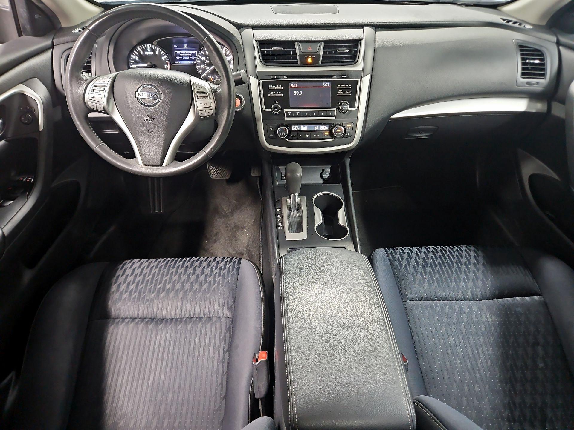Thumbnail: 2017 Nissan Altima - 9