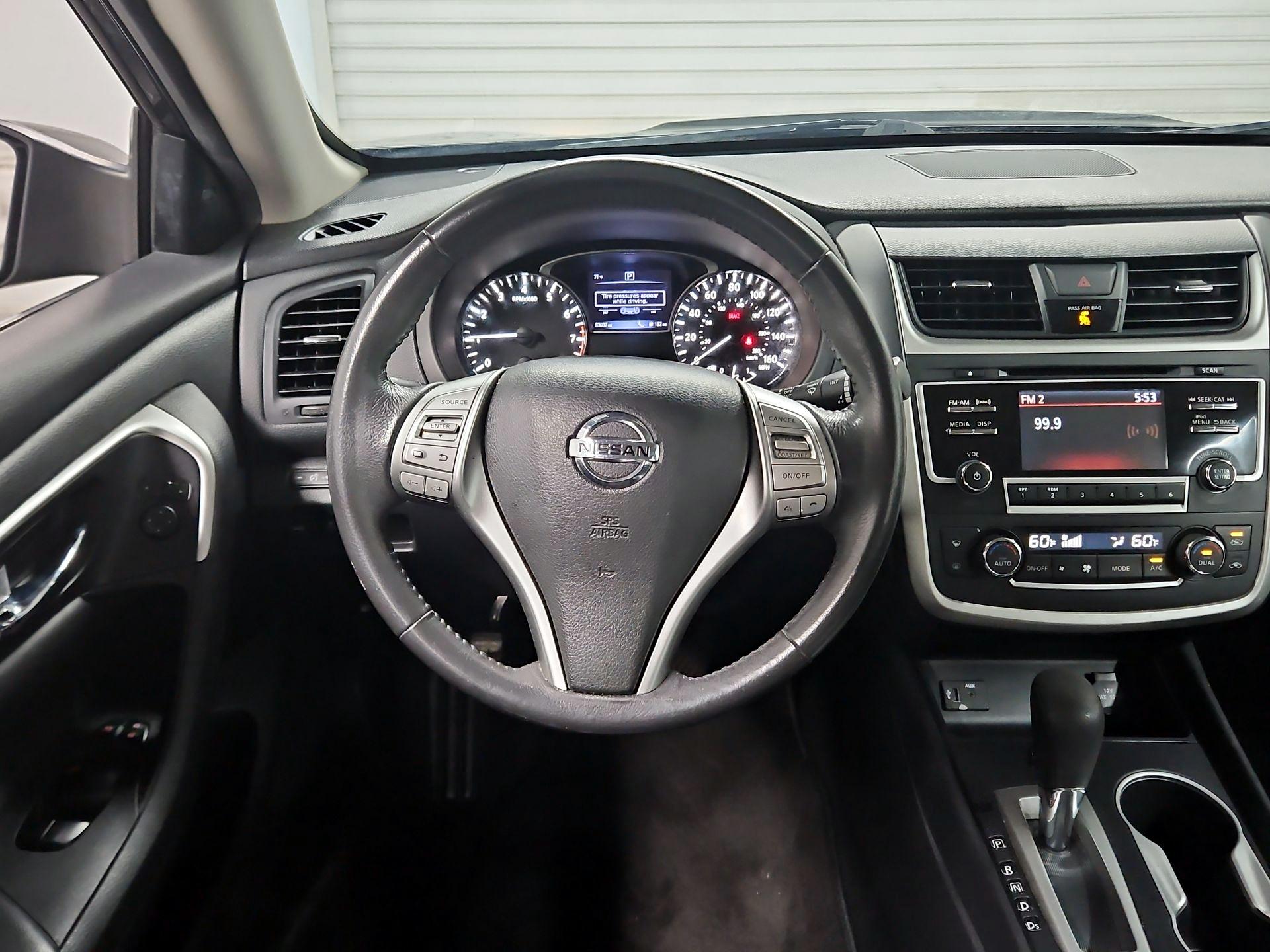 Thumbnail: 2017 Nissan Altima - 10