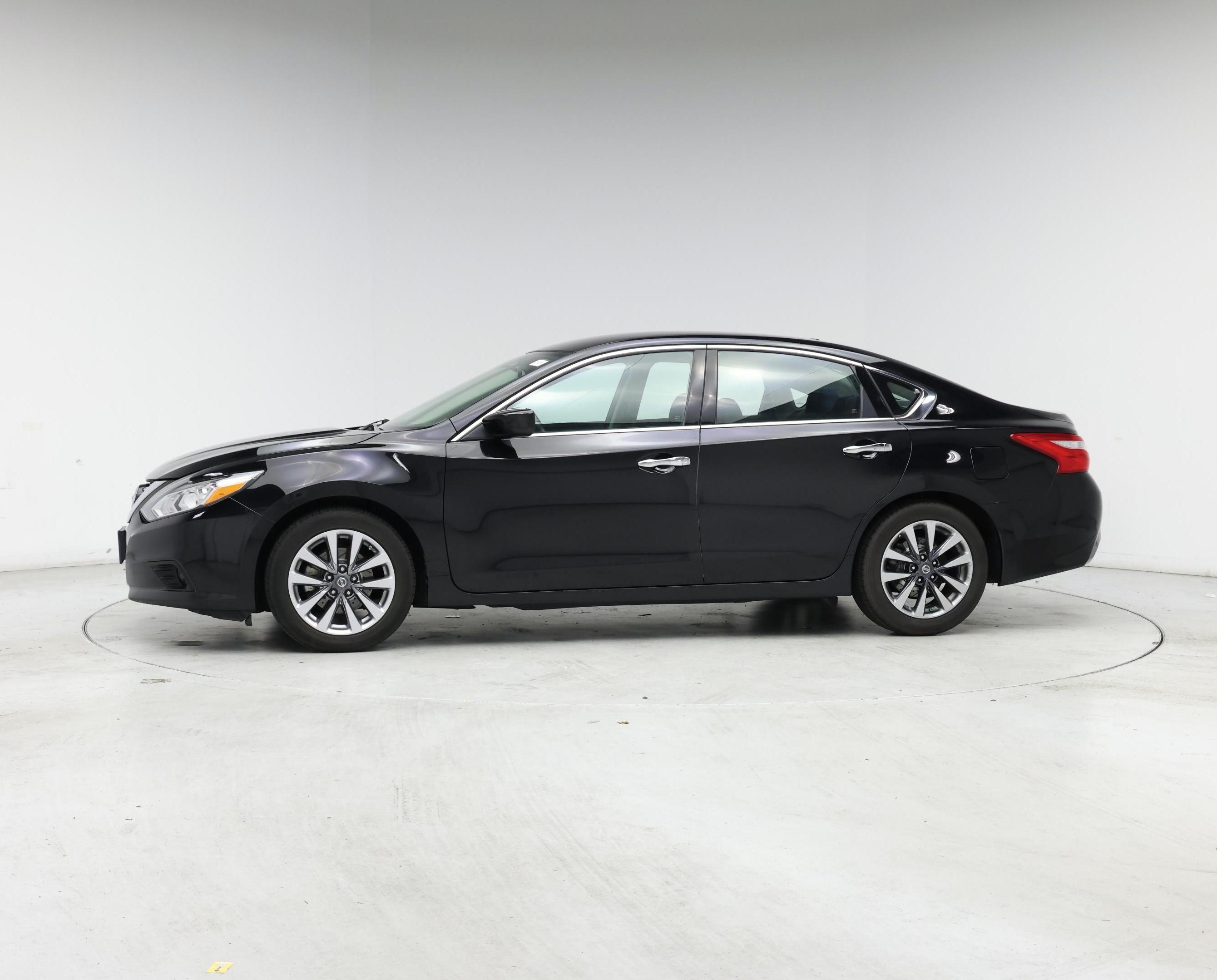 Thumbnail: 2017 Nissan Altima - 3