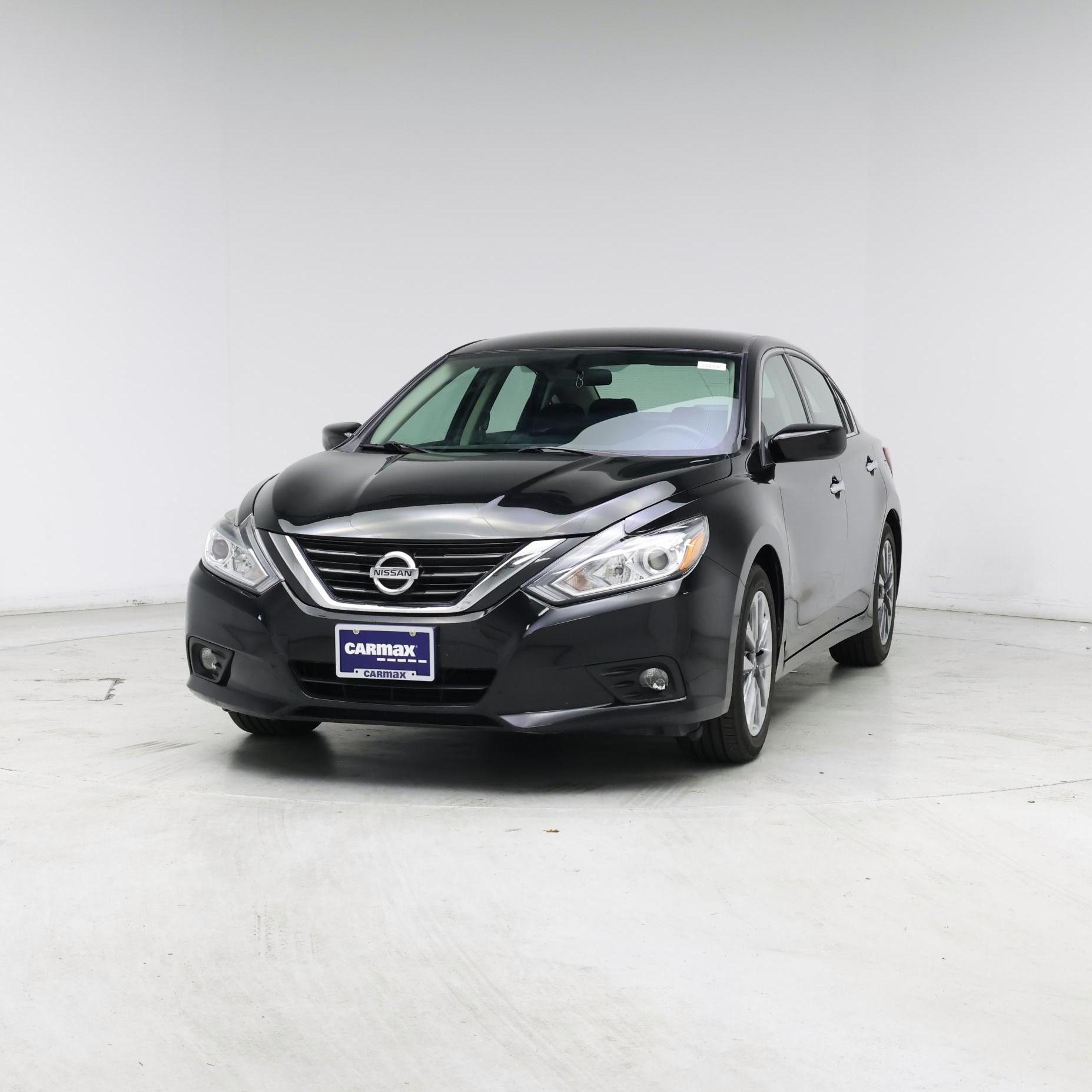 Thumbnail: 2017 Nissan Altima - 4