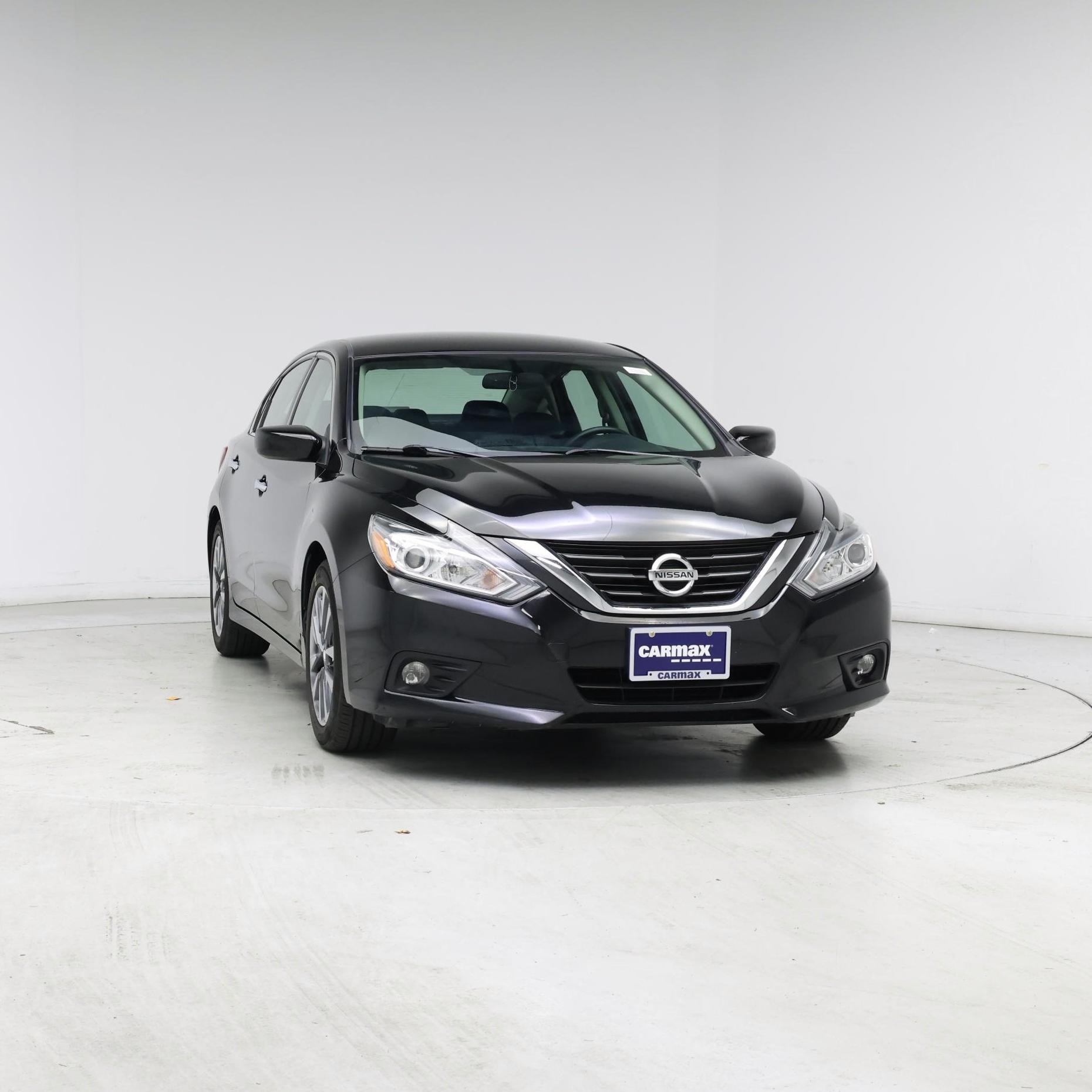 Thumbnail: 2017 Nissan Altima - 5