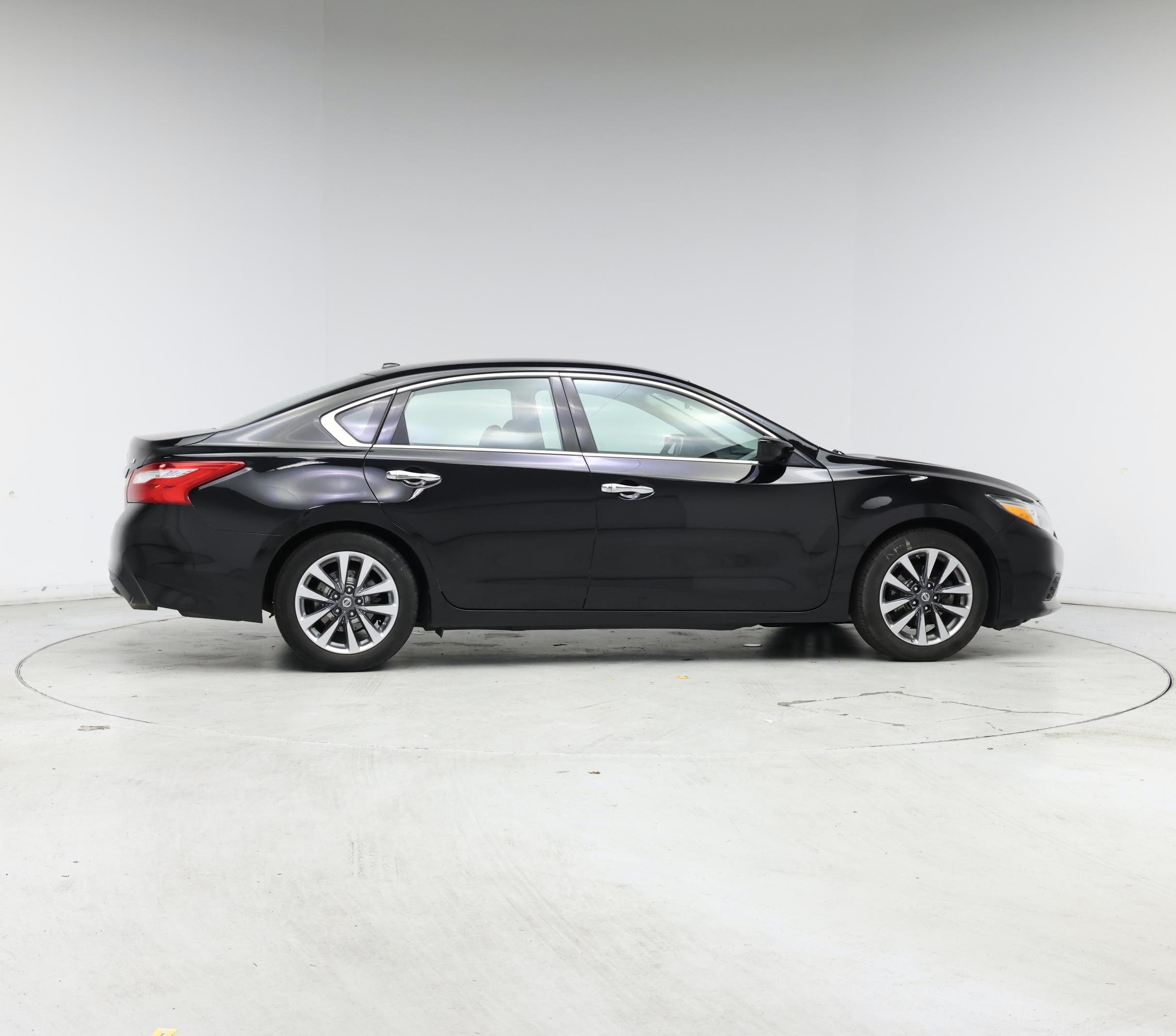 Thumbnail: 2017 Nissan Altima - 7
