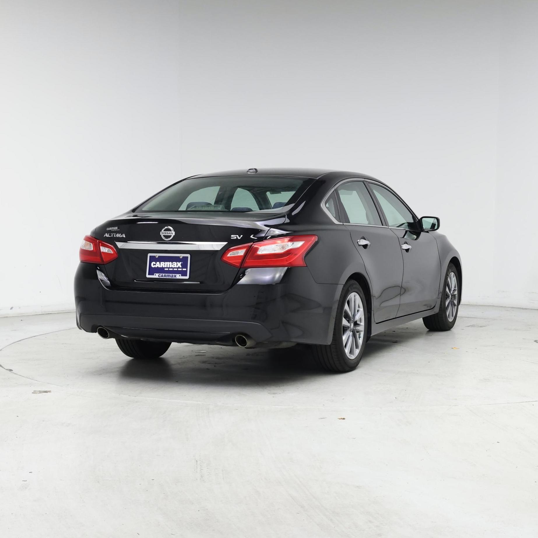 Thumbnail: 2017 Nissan Altima - 8