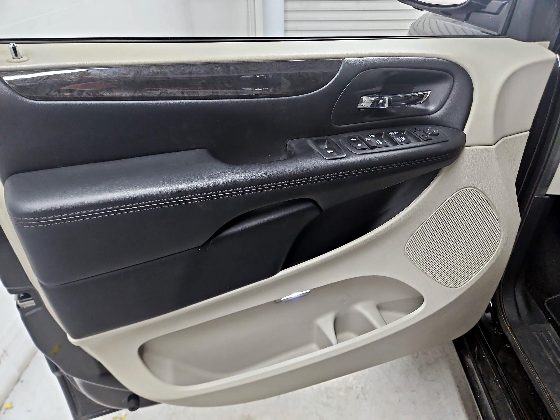 Thumbnail: 2019 Dodge Grand Caravan - 12