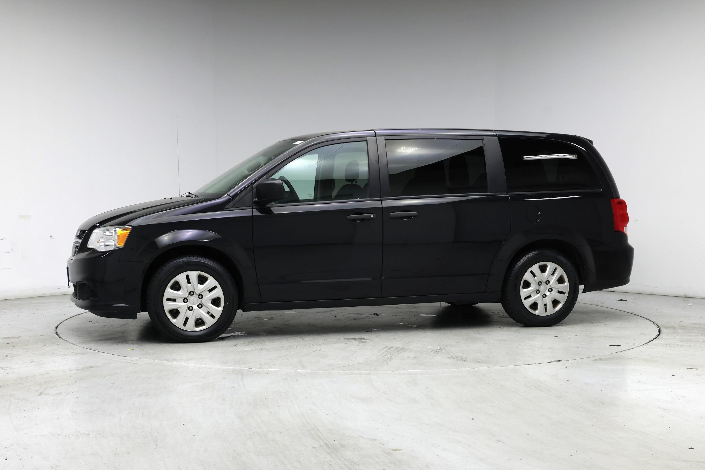 Thumbnail: 2019 Dodge Grand Caravan - 3