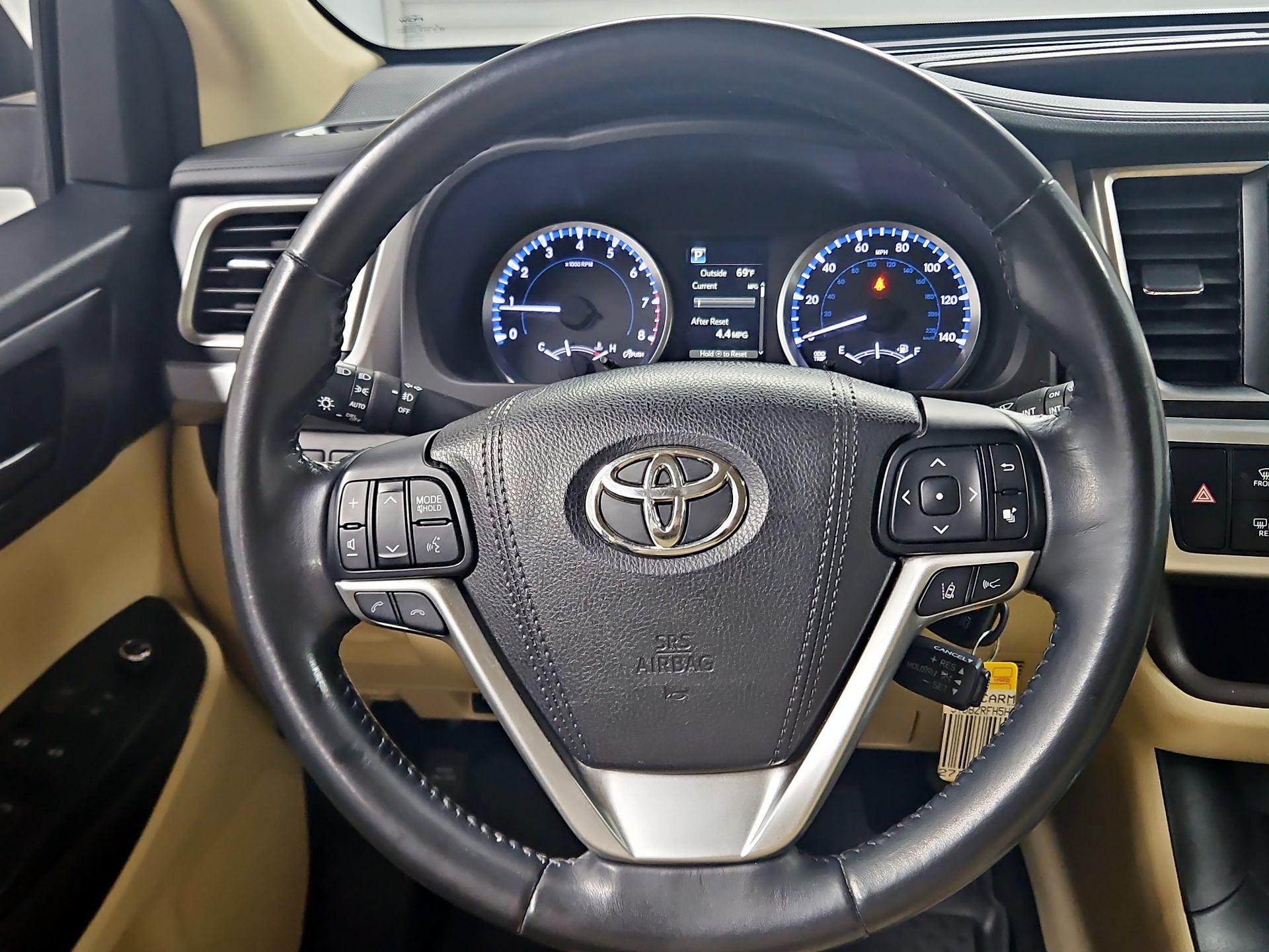 Thumbnail: 2017 Toyota Highlander - 10
