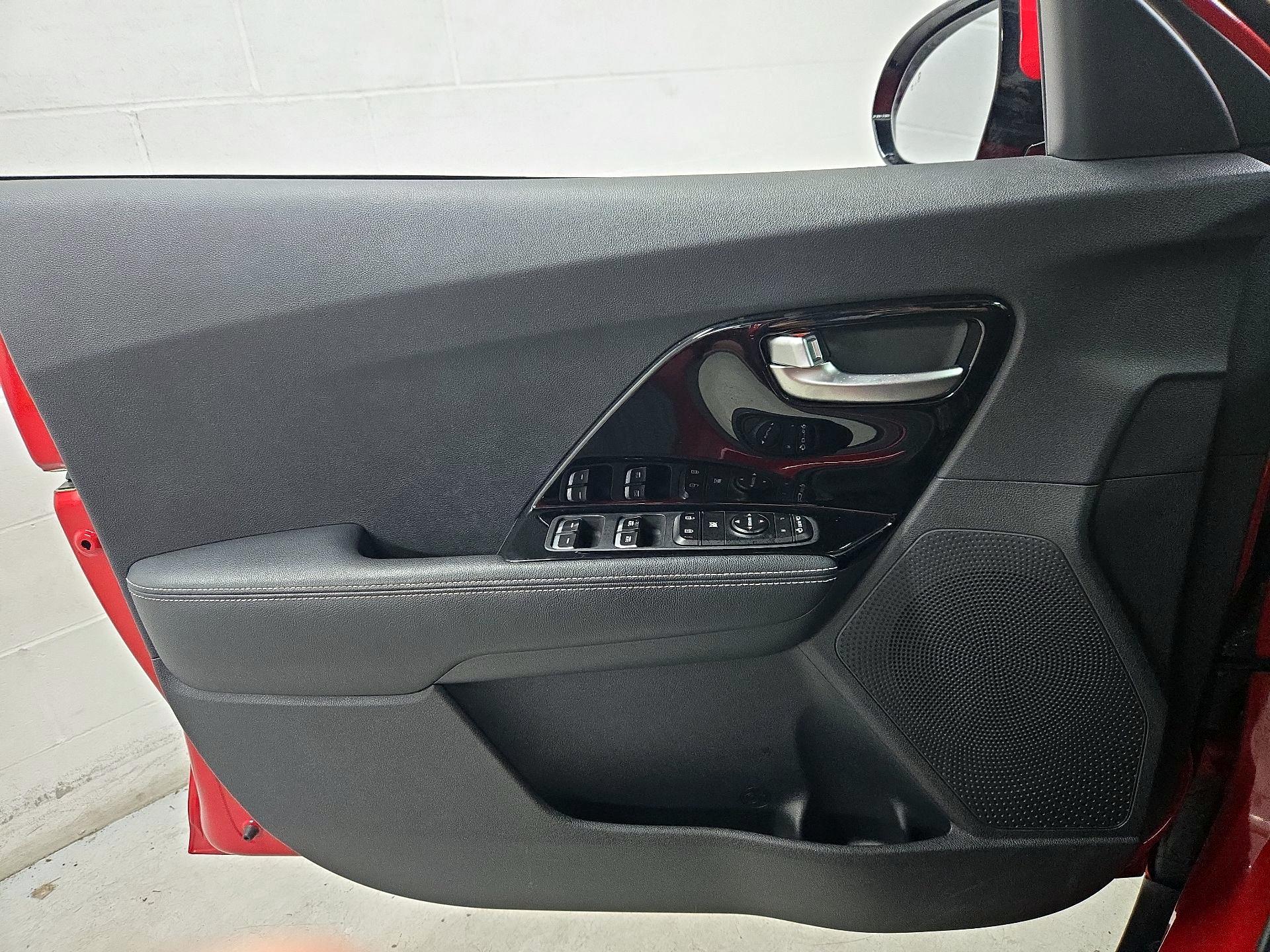 Thumbnail: 2020 Kia Niro - 12