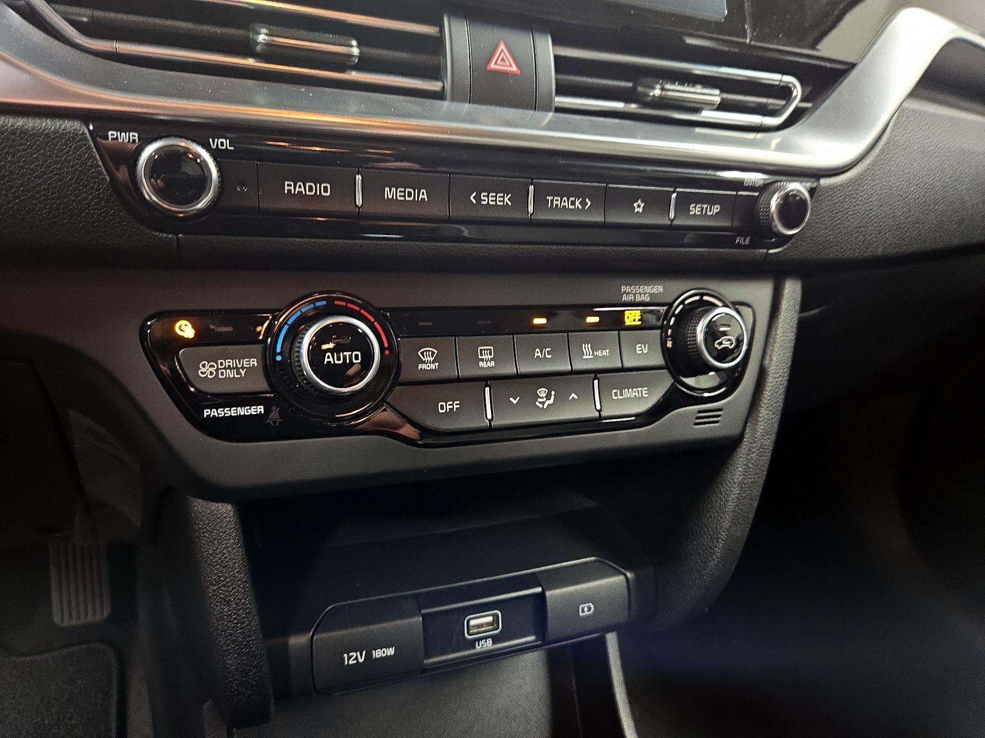 Thumbnail: 2020 Kia Niro - 16