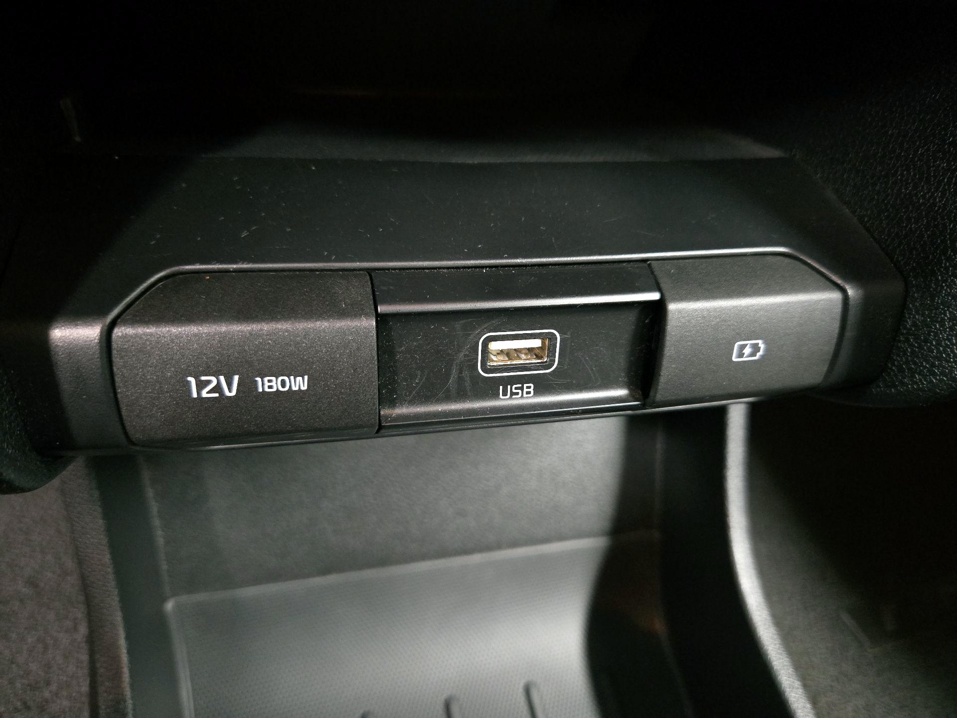 Thumbnail: 2020 Kia Niro - 18