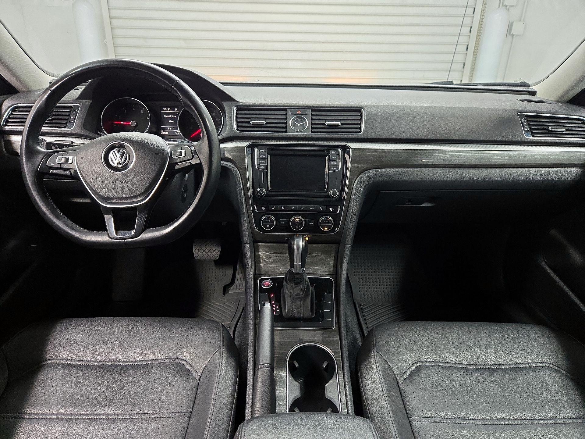 Thumbnail: 2017 Volkswagen Passat - 9