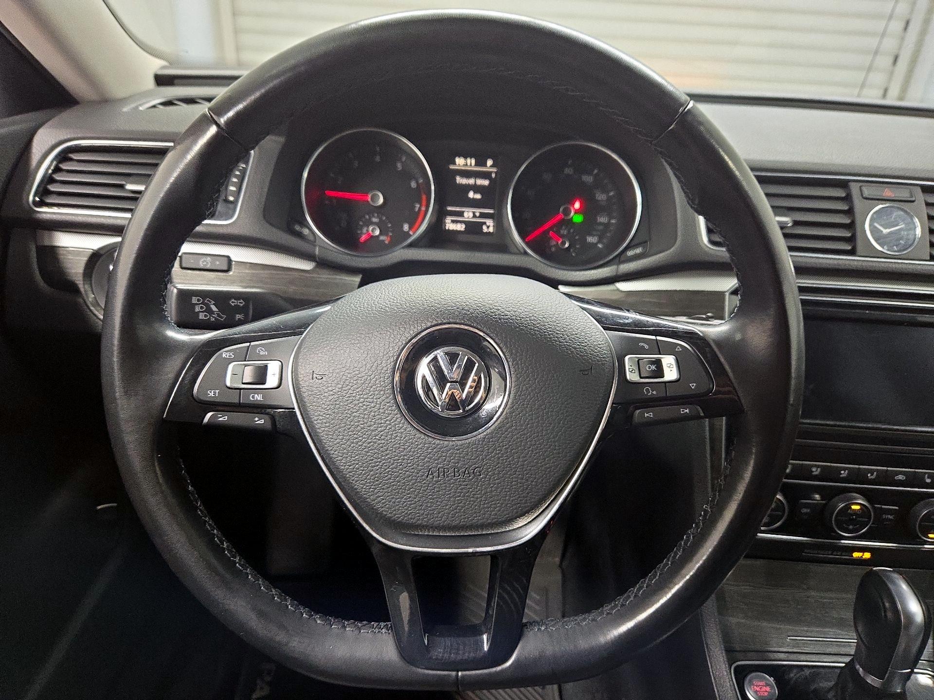 Thumbnail: 2017 Volkswagen Passat - 10