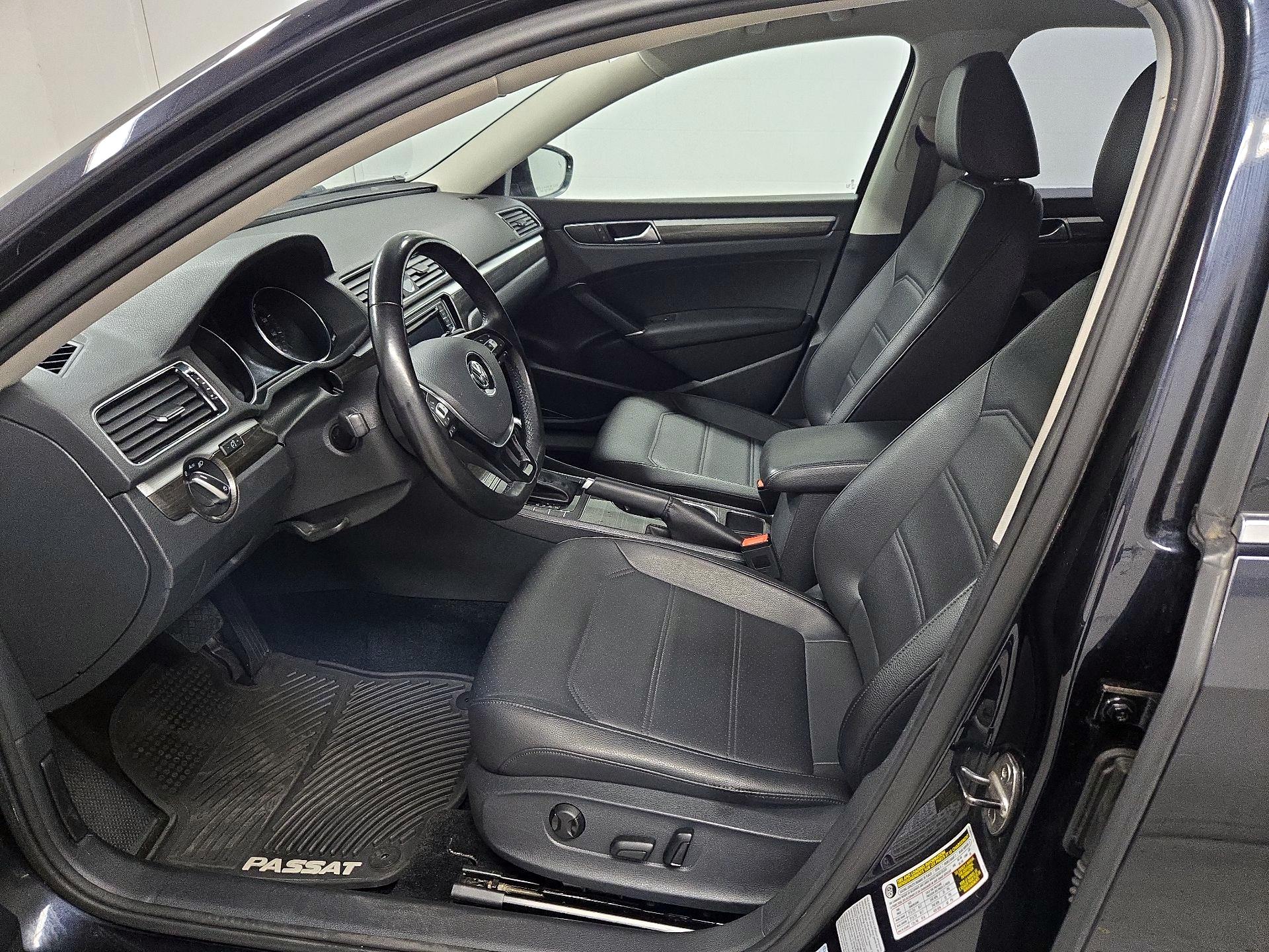 Thumbnail: 2017 Volkswagen Passat - 11