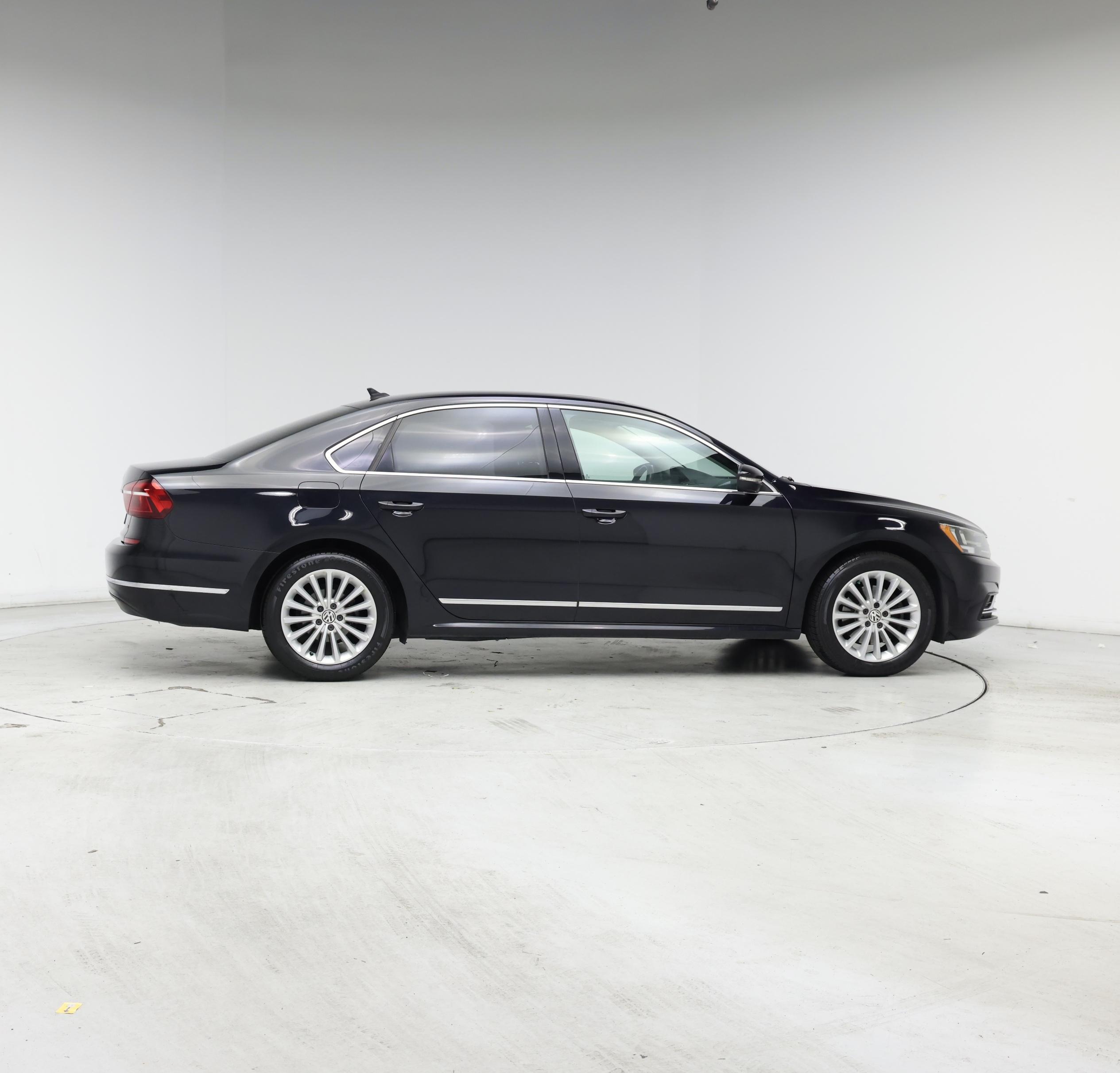Thumbnail: 2017 Volkswagen Passat - 7