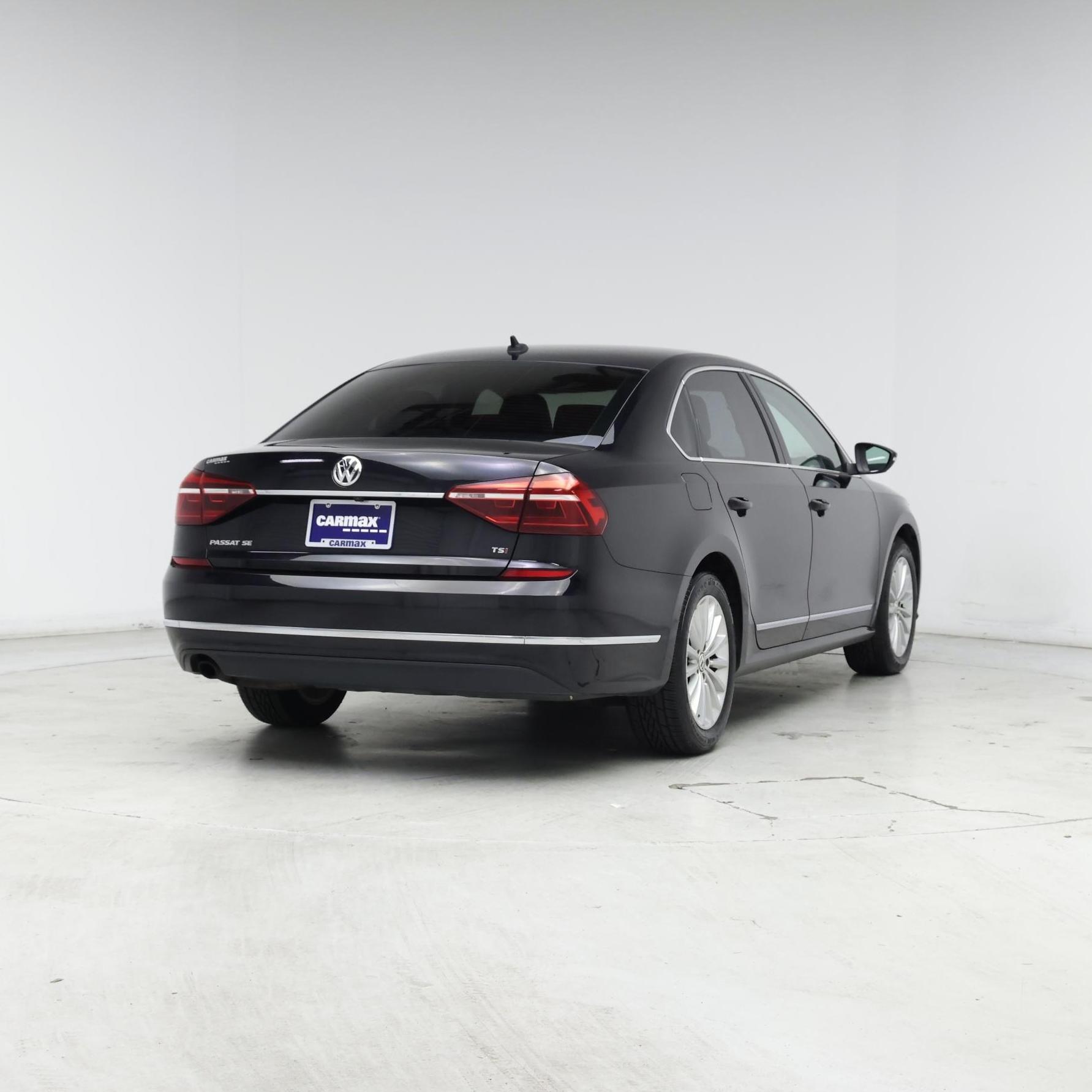 Thumbnail: 2017 Volkswagen Passat - 8