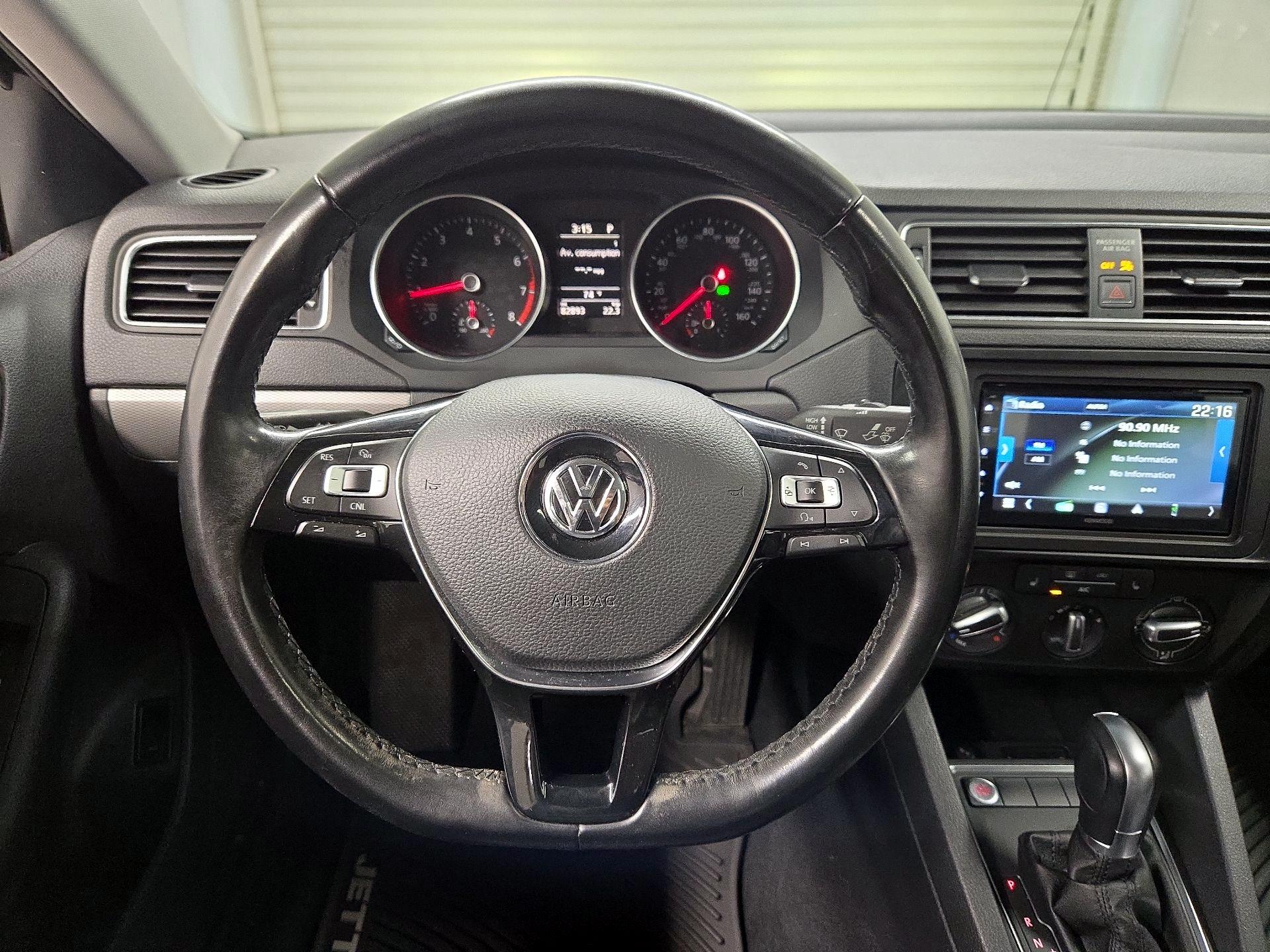 Thumbnail: 2017 Volkswagen Jetta - 10