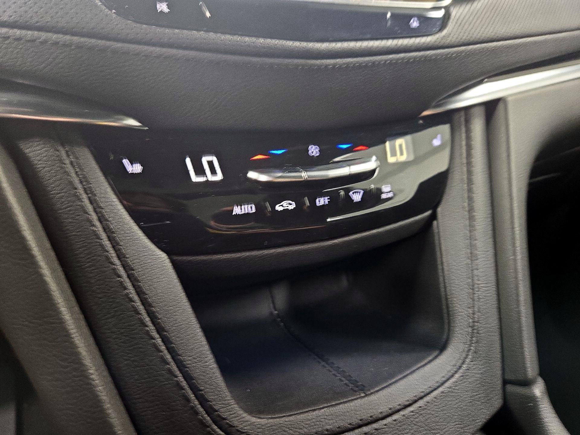 Thumbnail: 2023 Cadillac XT5 - 17