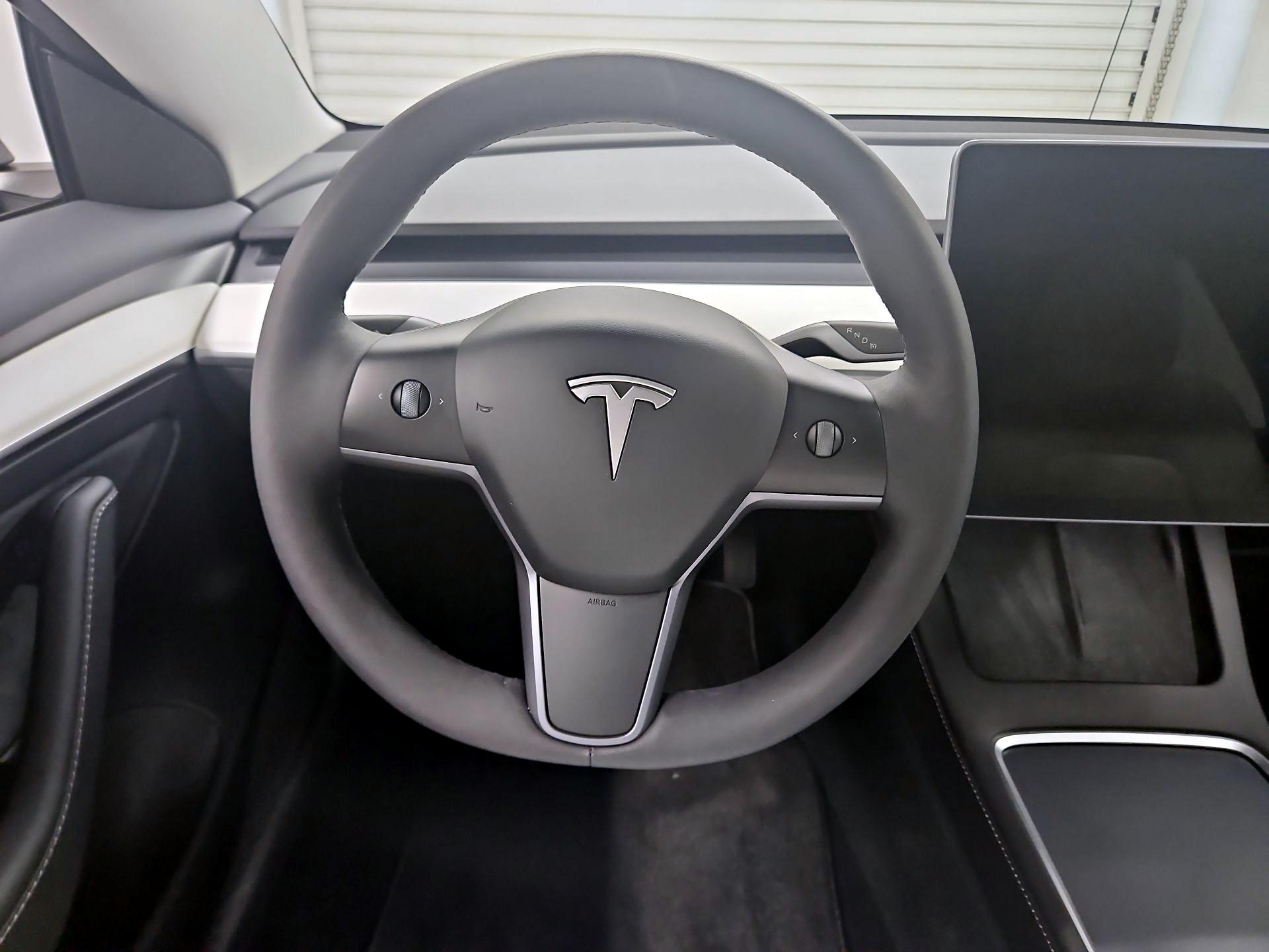 Thumbnail: 2023 Tesla Model 3 - 10