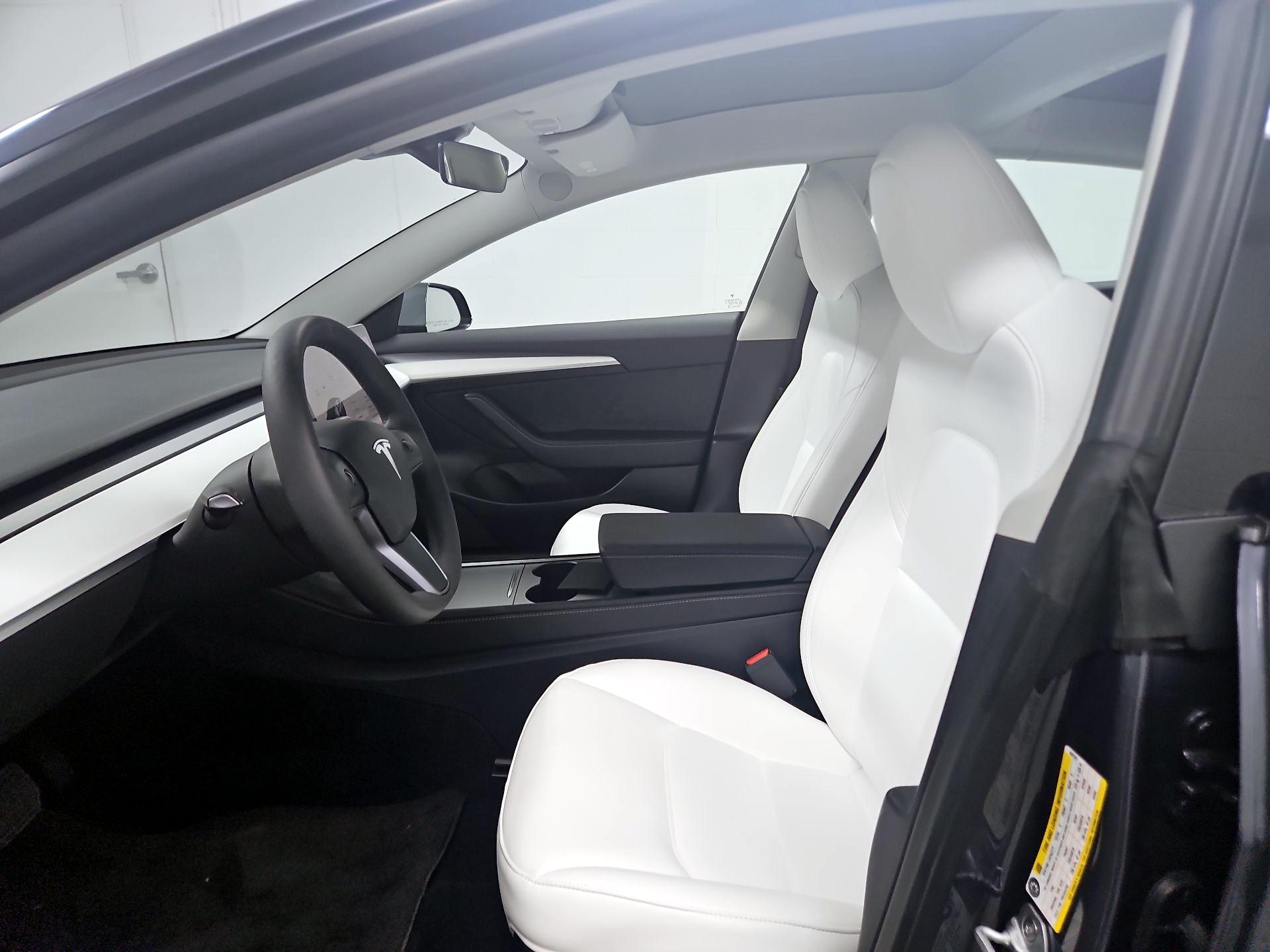 Thumbnail: 2023 Tesla Model 3 - 11
