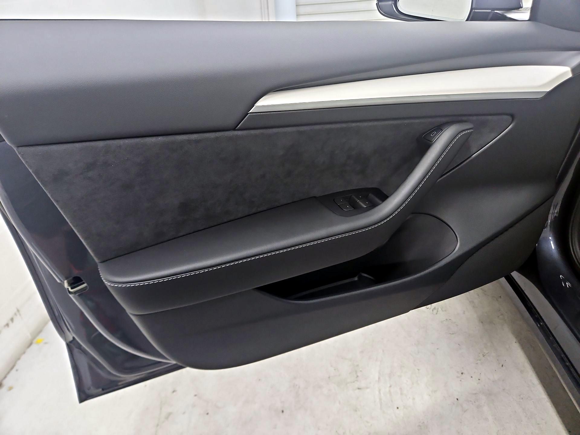 Thumbnail: 2023 Tesla Model 3 - 12