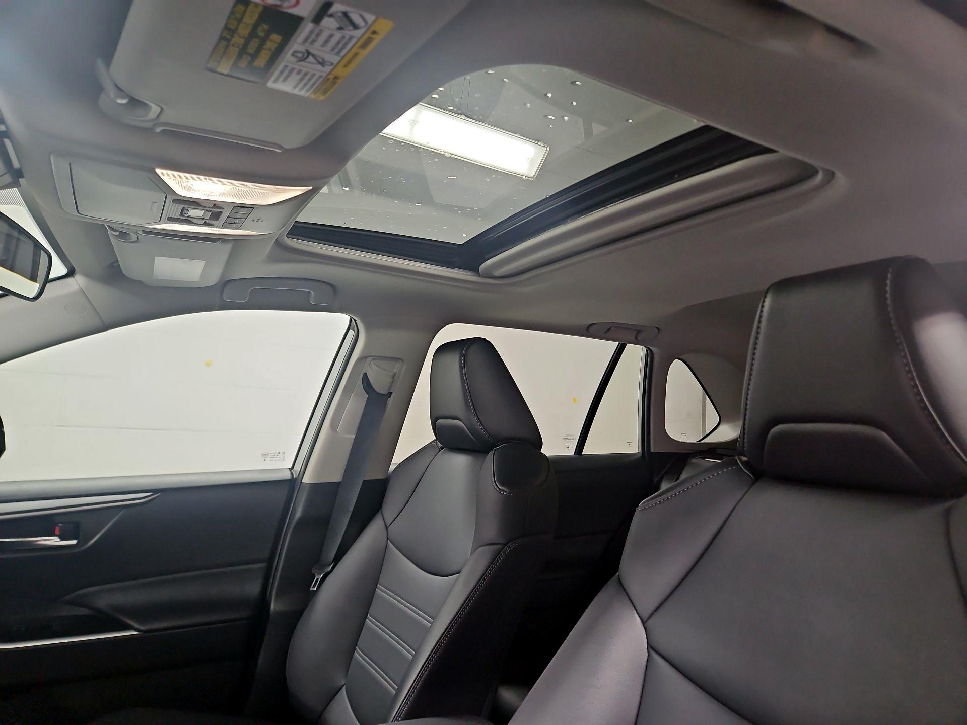 Thumbnail: 2022 Toyota RAV4 - 19