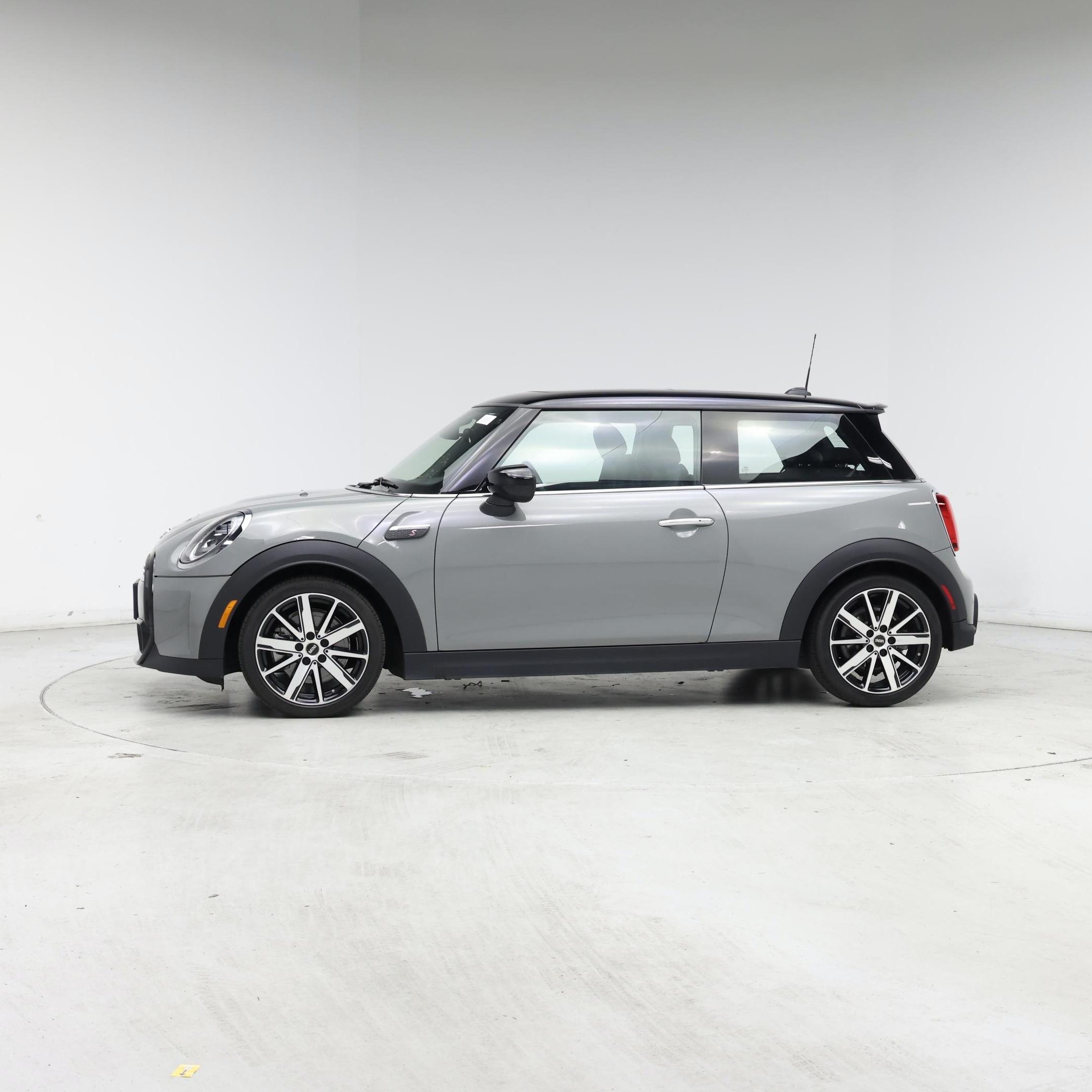 Thumbnail: 2022 MINI Cooper Hardtop - 3