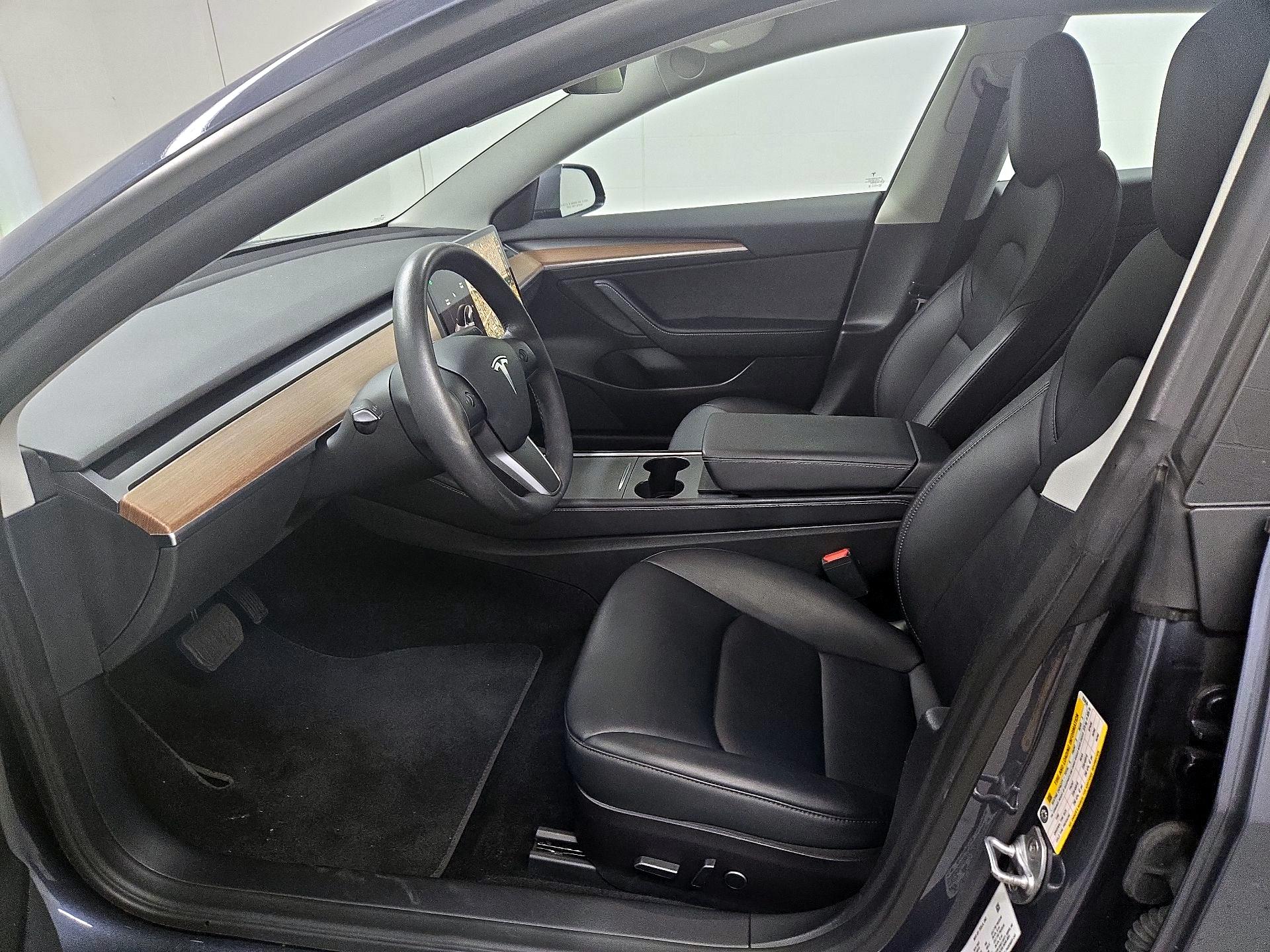 Thumbnail: 2022 Tesla Model 3 - 11