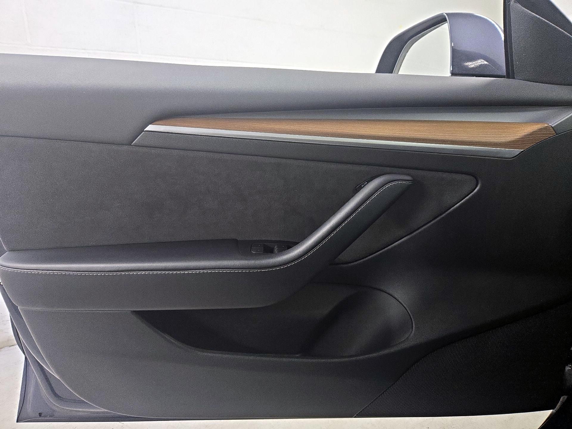 Thumbnail: 2022 Tesla Model 3 - 12
