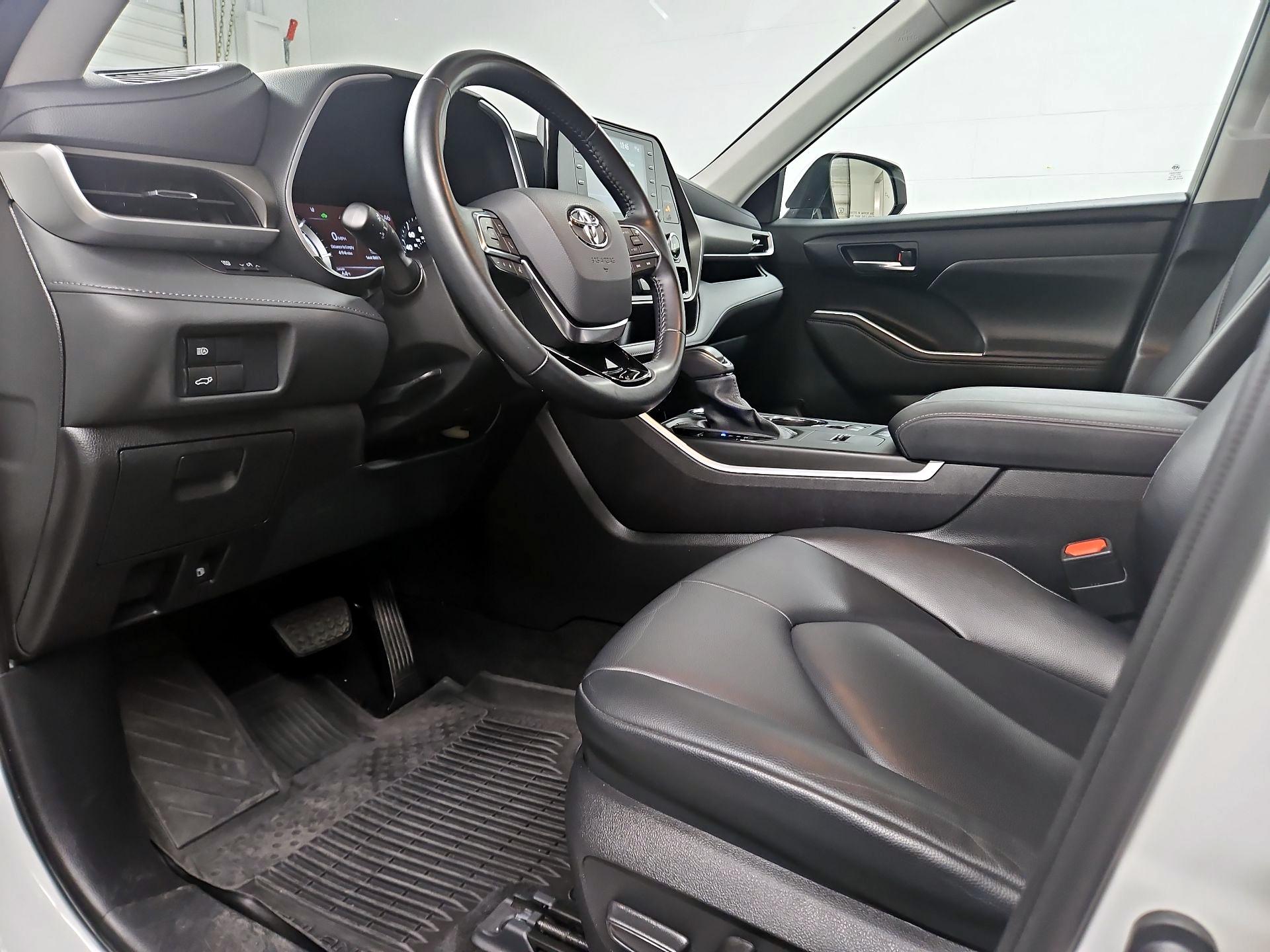 Thumbnail: 2021 Toyota Highlander - 11