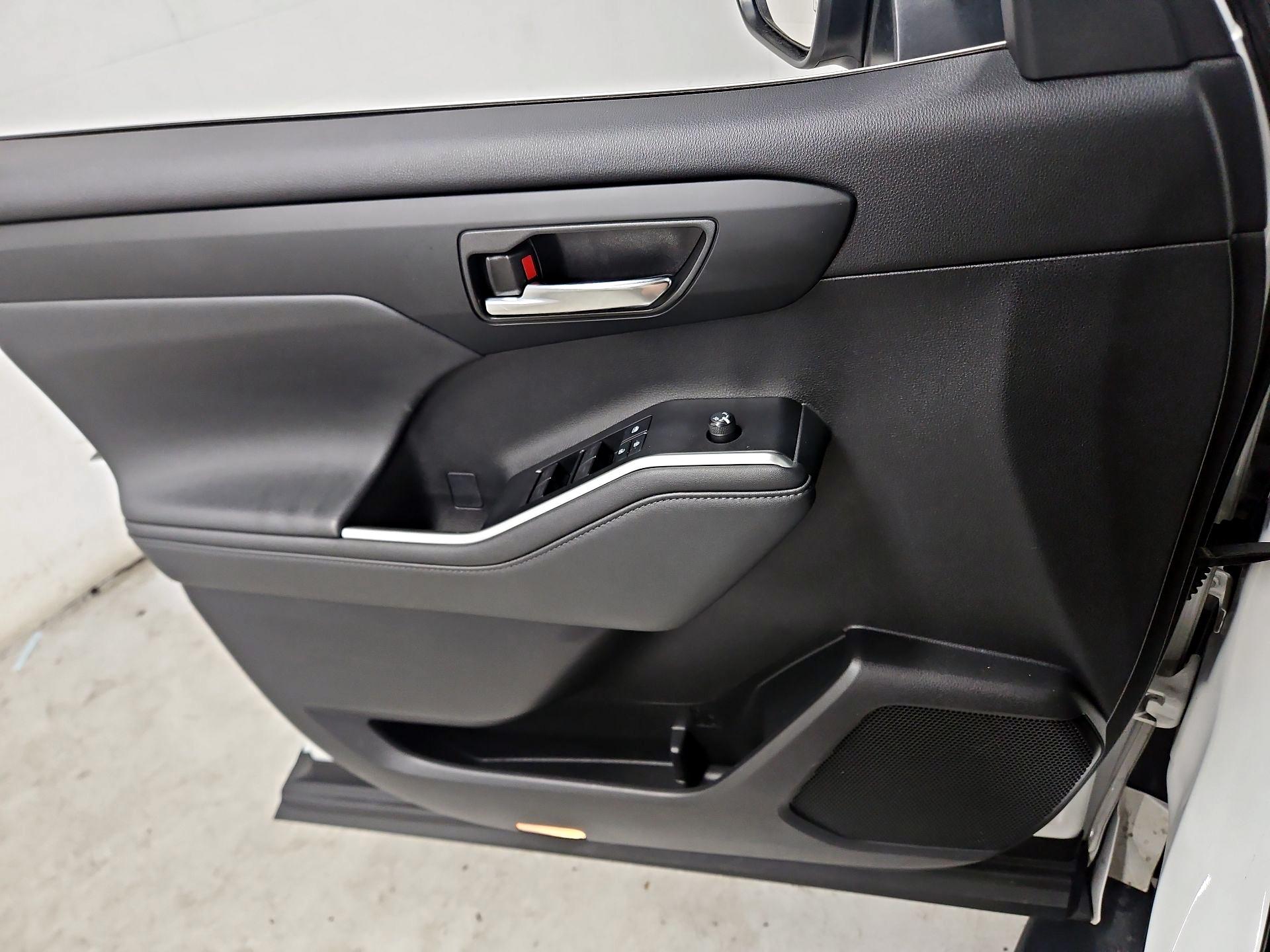 Thumbnail: 2021 Toyota Highlander - 12