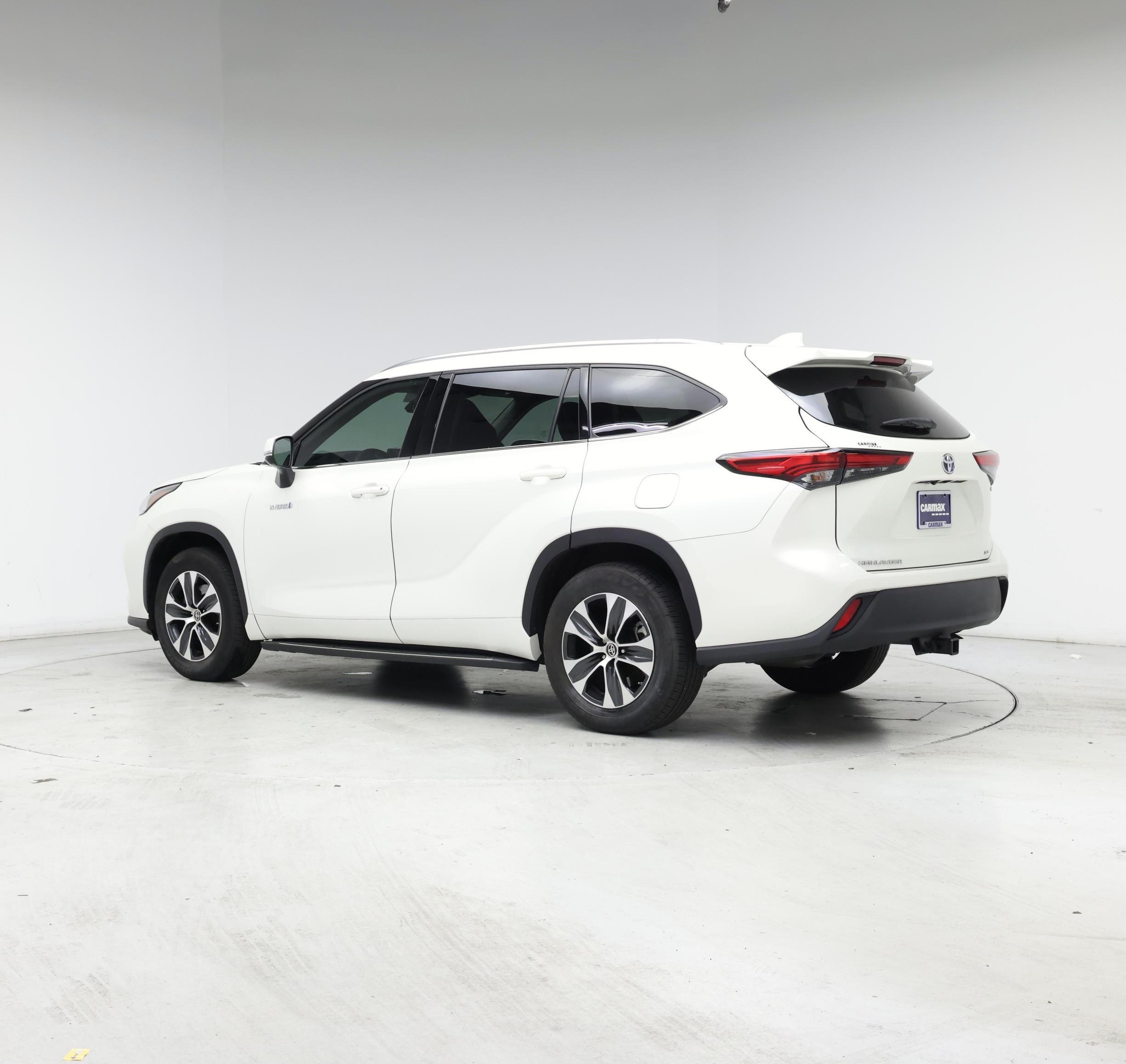 Thumbnail: 2021 Toyota Highlander - 2
