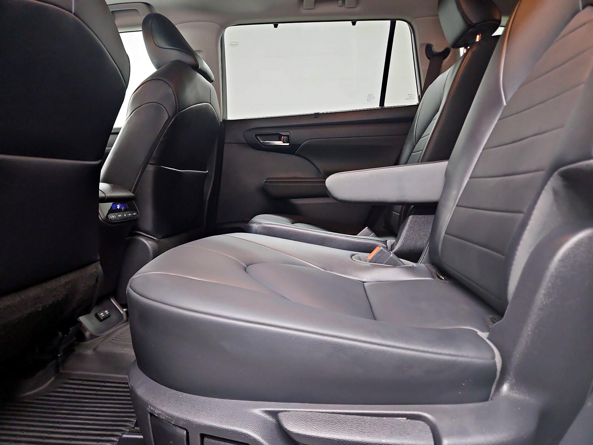 Thumbnail: 2021 Toyota Highlander - 20