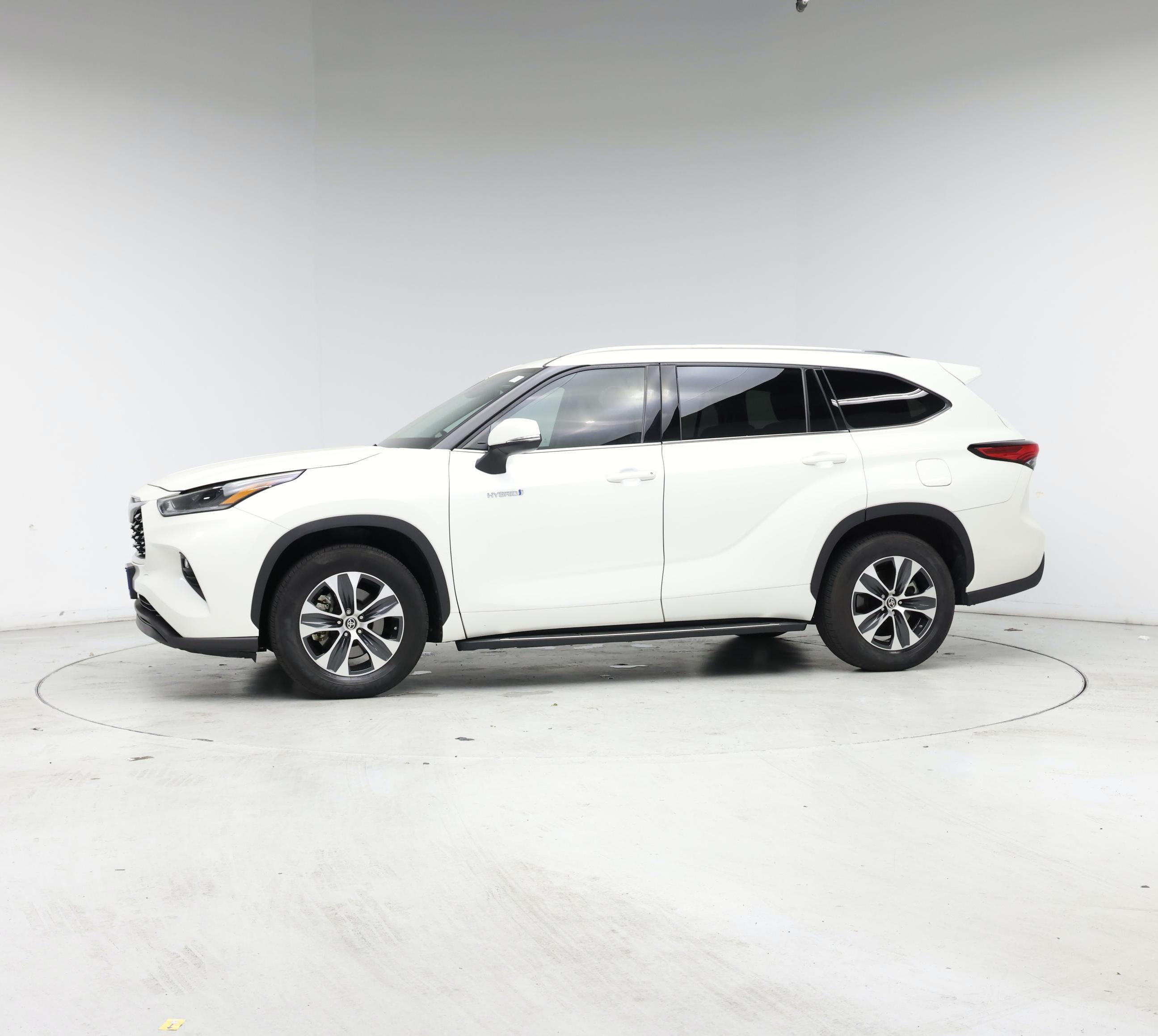 Thumbnail: 2021 Toyota Highlander - 3